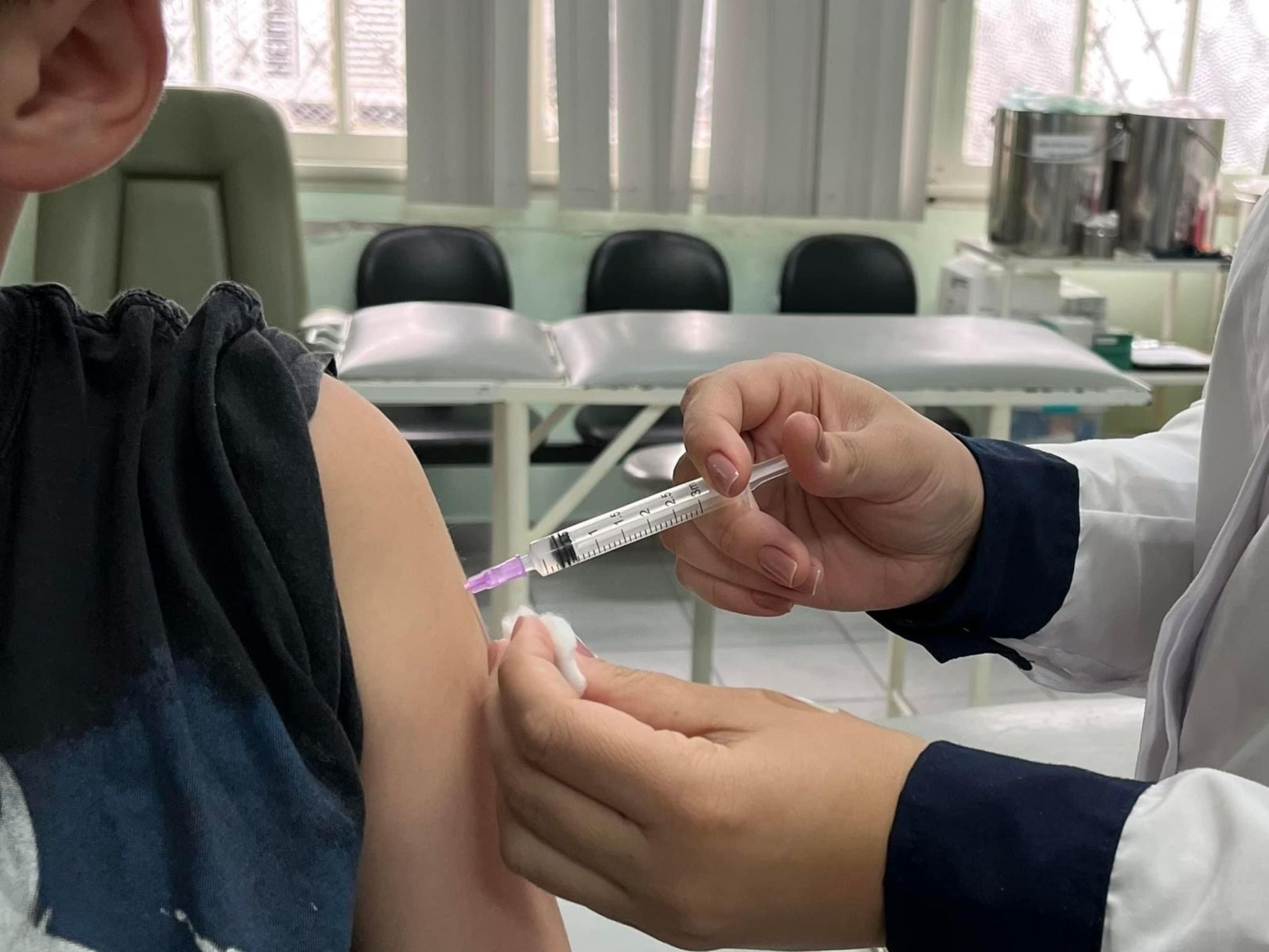 A vacina para menores de 12 anos está em falta. 
