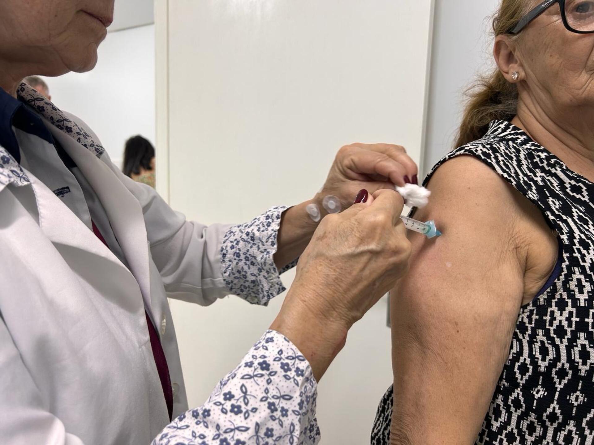 19 pessoas foram internadas pela doença.