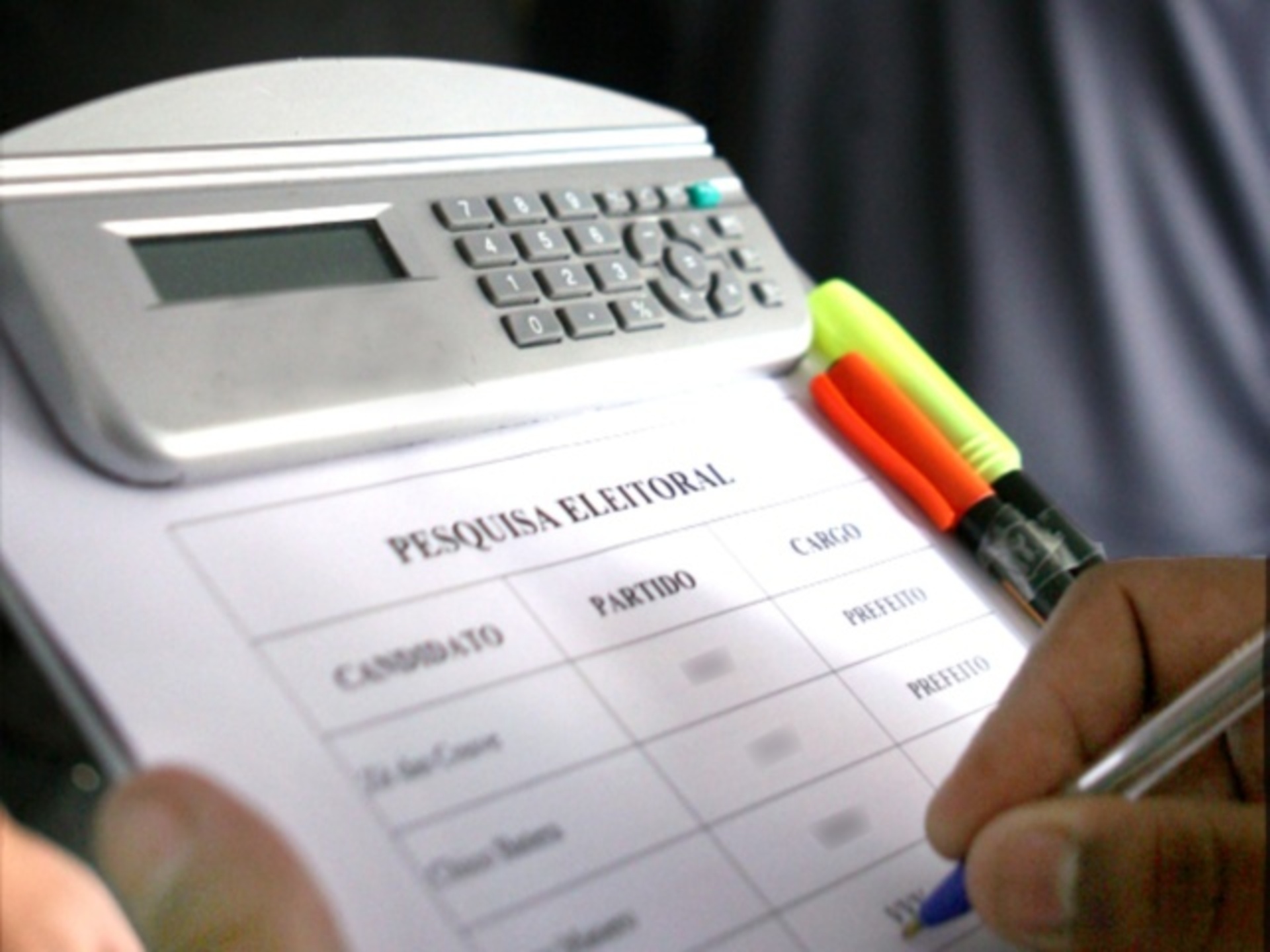 Três dias antes da eleição, juiz proíbe divulgação de pesquisa com erros de metodologia