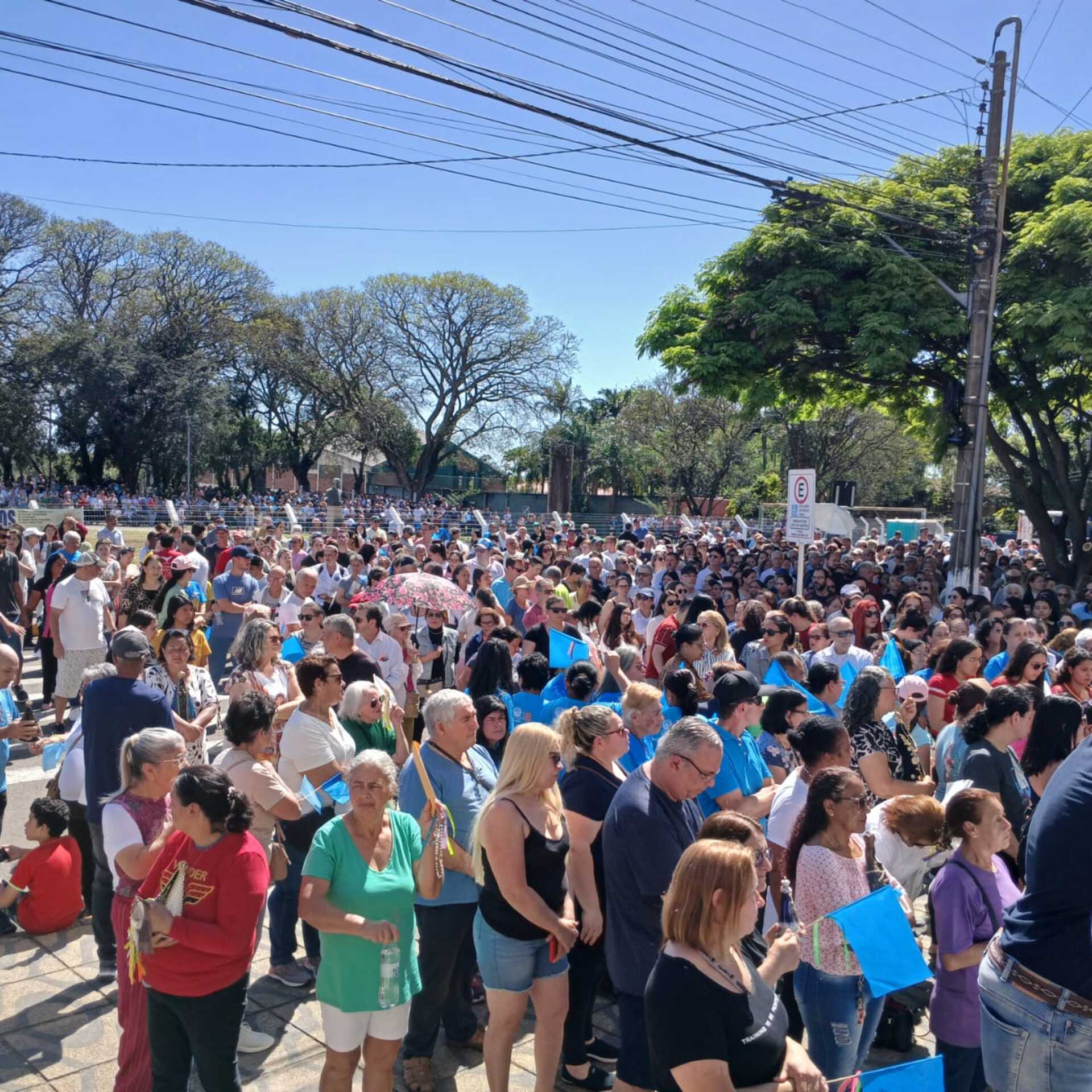 A festividade reuniu milhares de fiéis