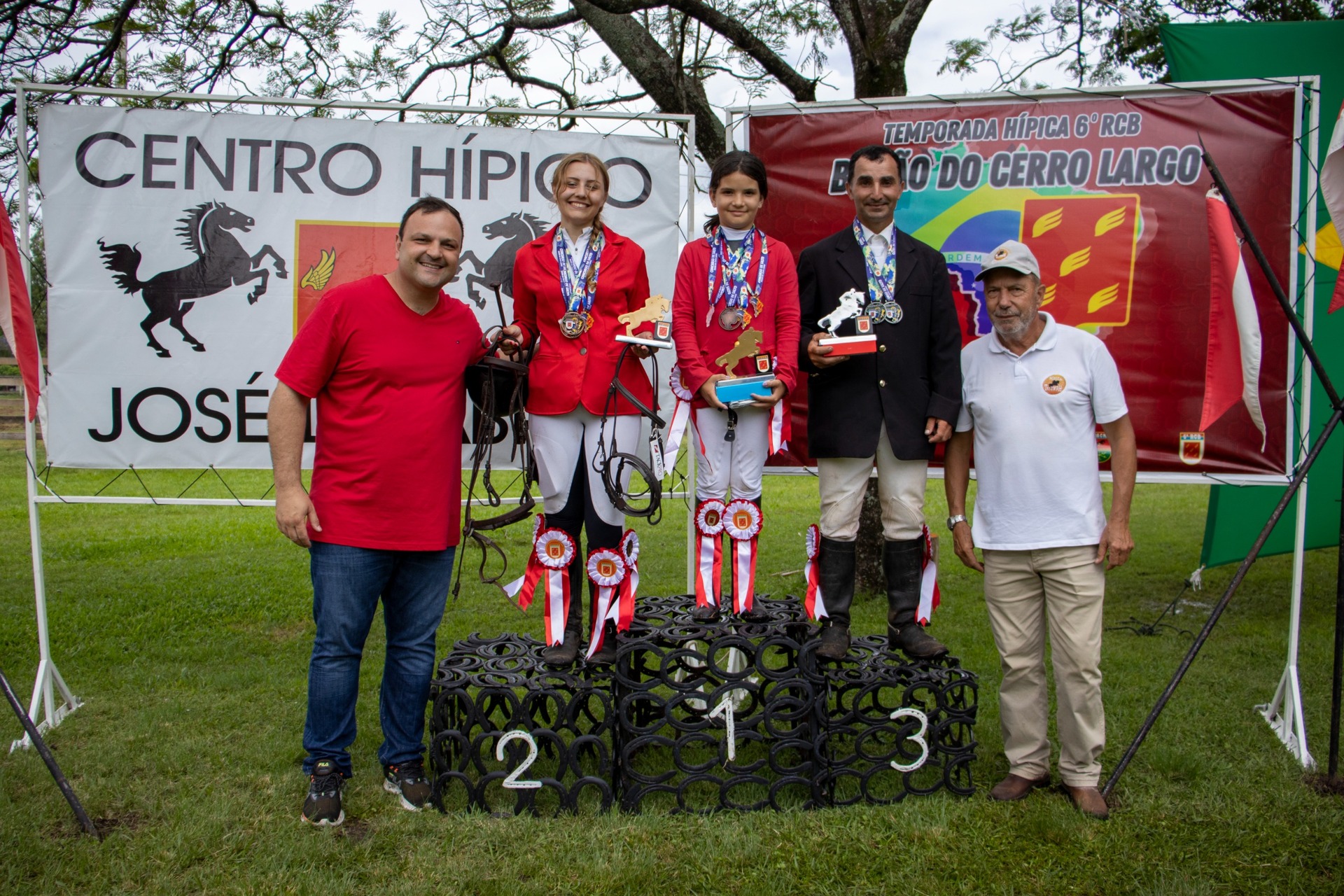 Equipe subiu ao pódio em todas as categorias