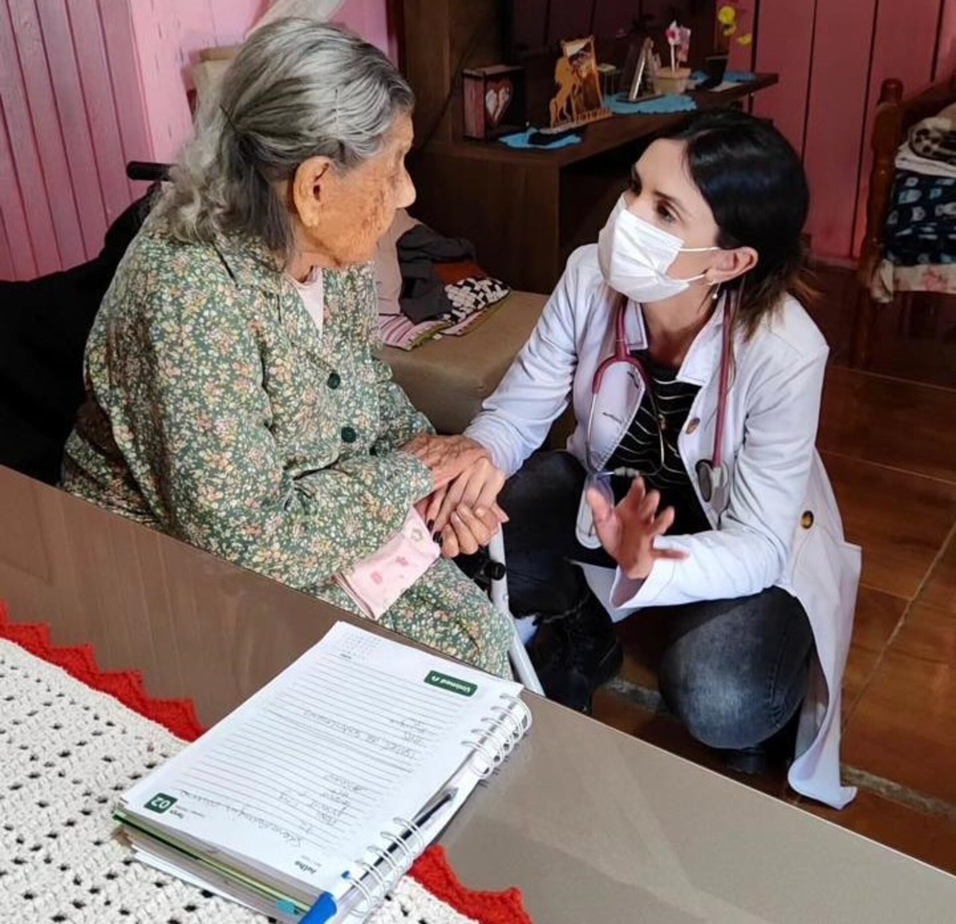 Cada unidade de ESF conta com um médico do programa