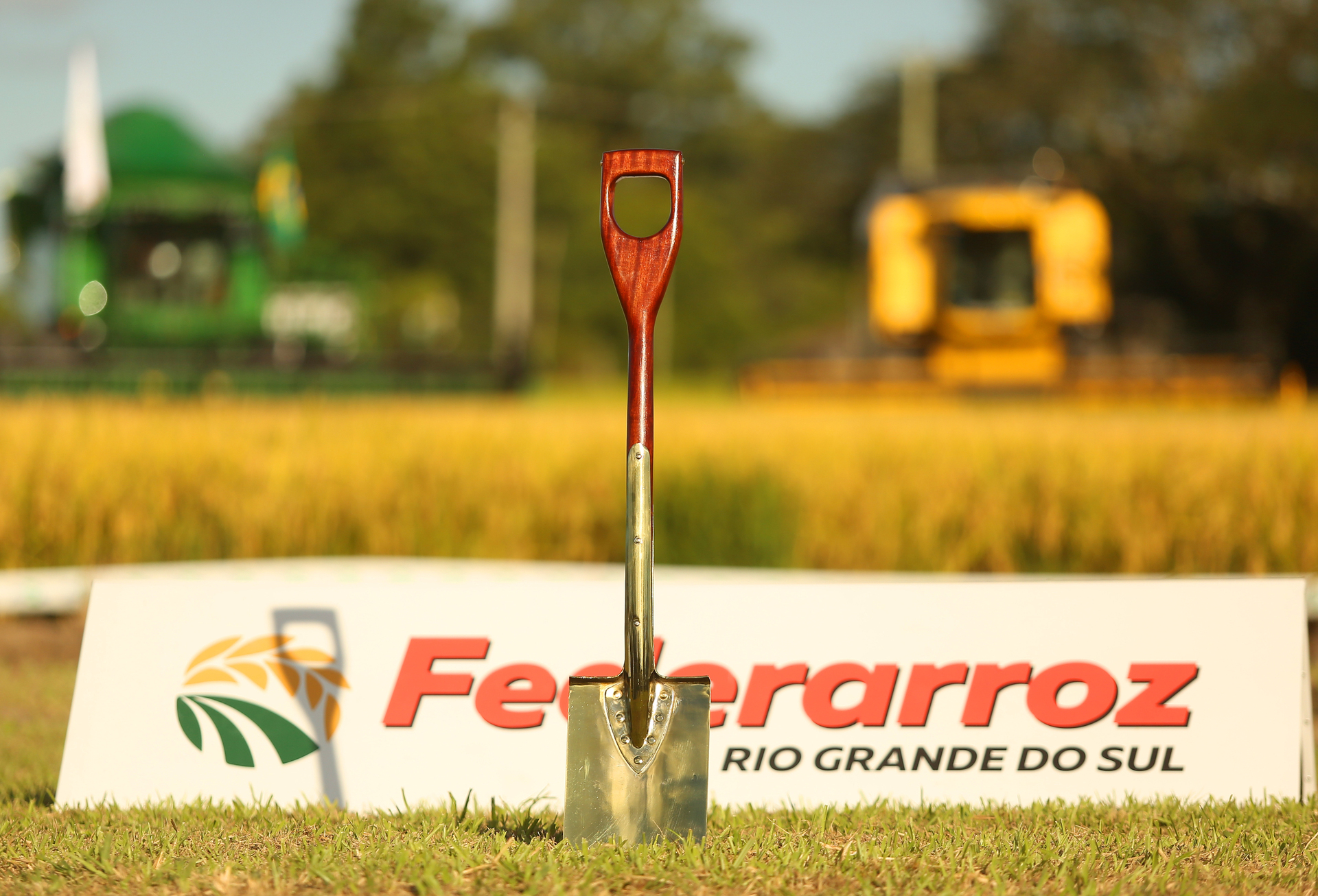 Homenagem reconhece a contribuição do trabalho de profissionais, entidades, empresas e produtores para o setor arrozeiro