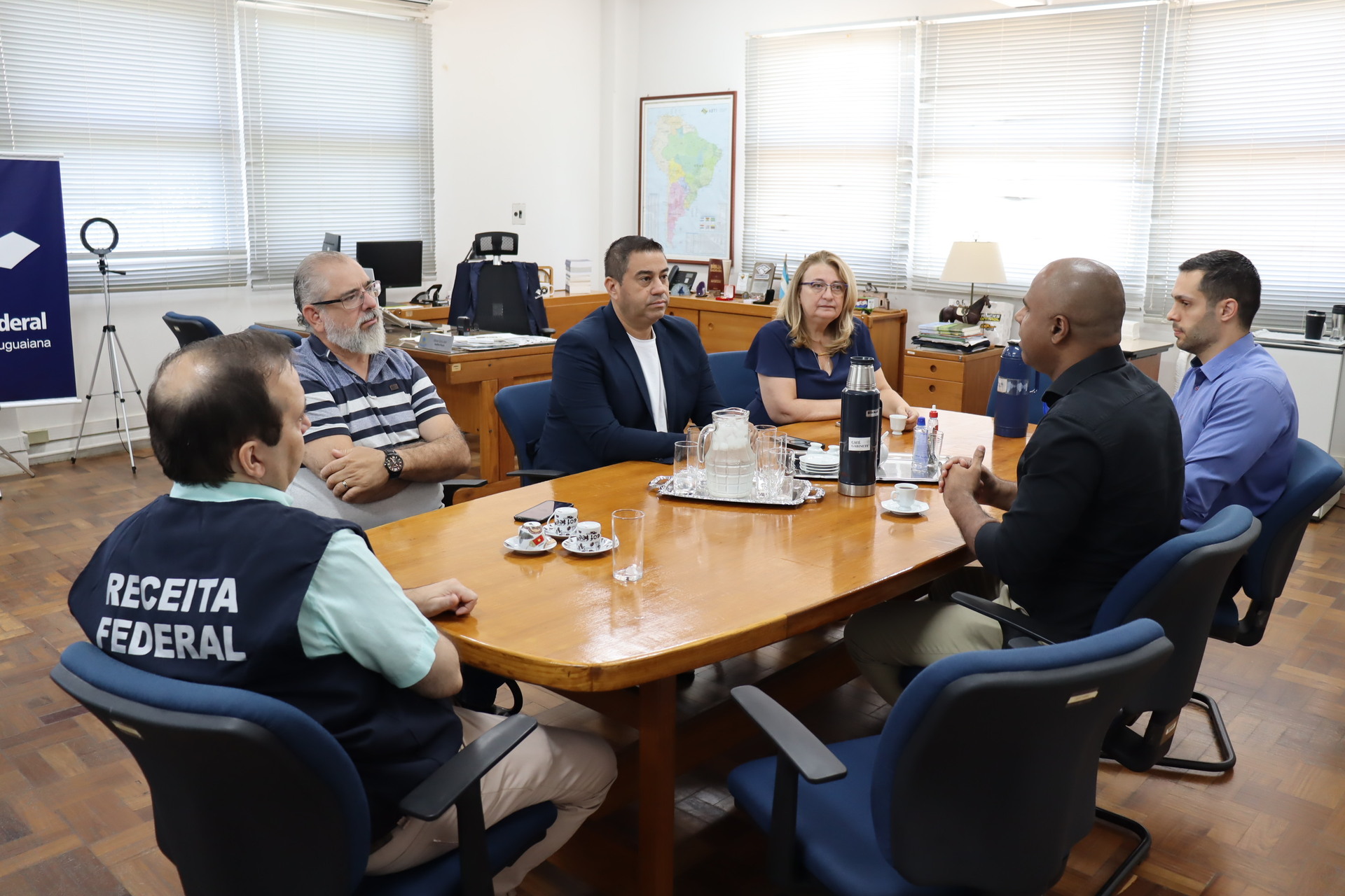 Encontro ocorreu na manhã desta segunda-feira, na sede da Receita Federal.