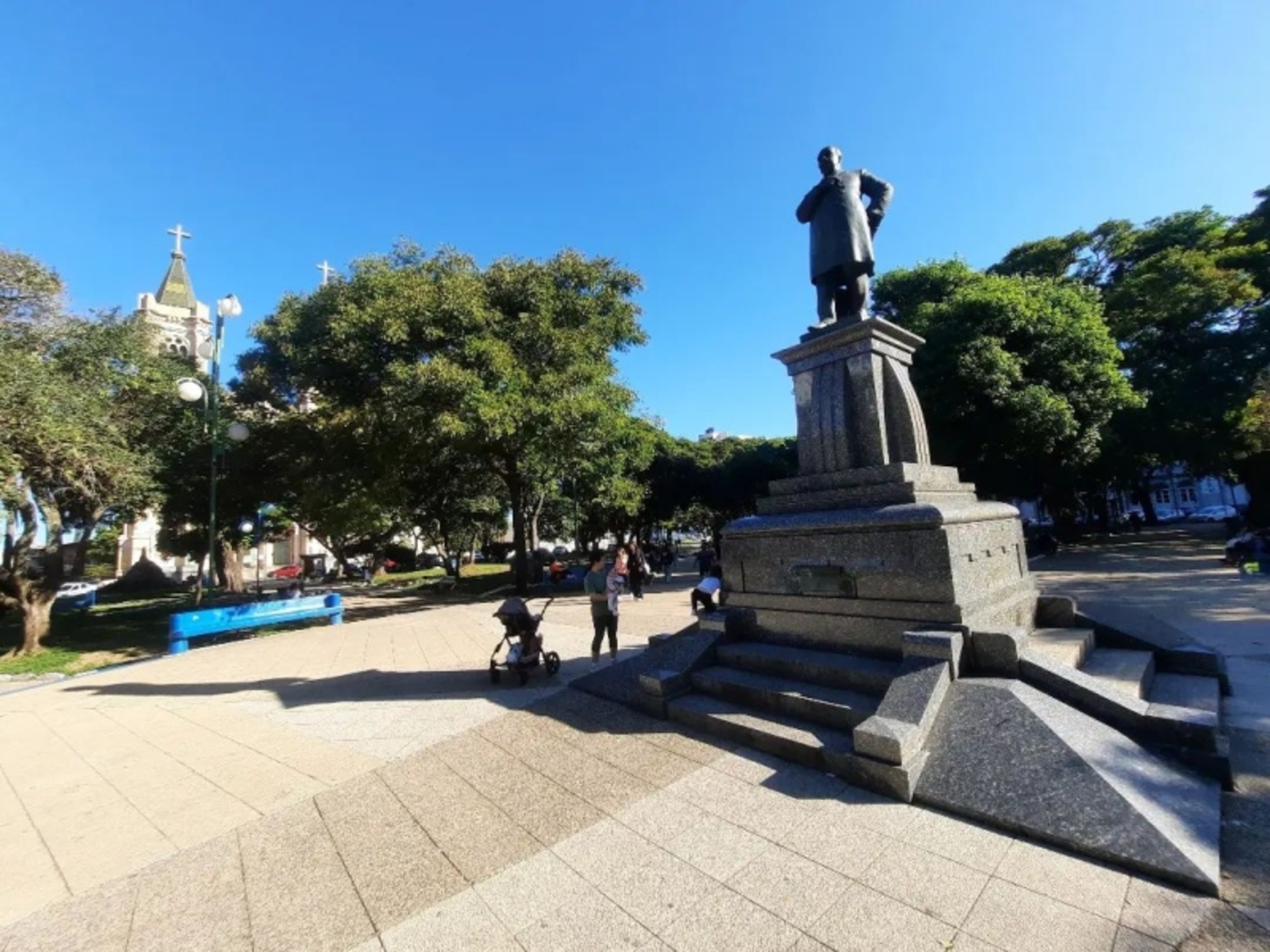 Caminhadas iniciam pela Praça do Barão