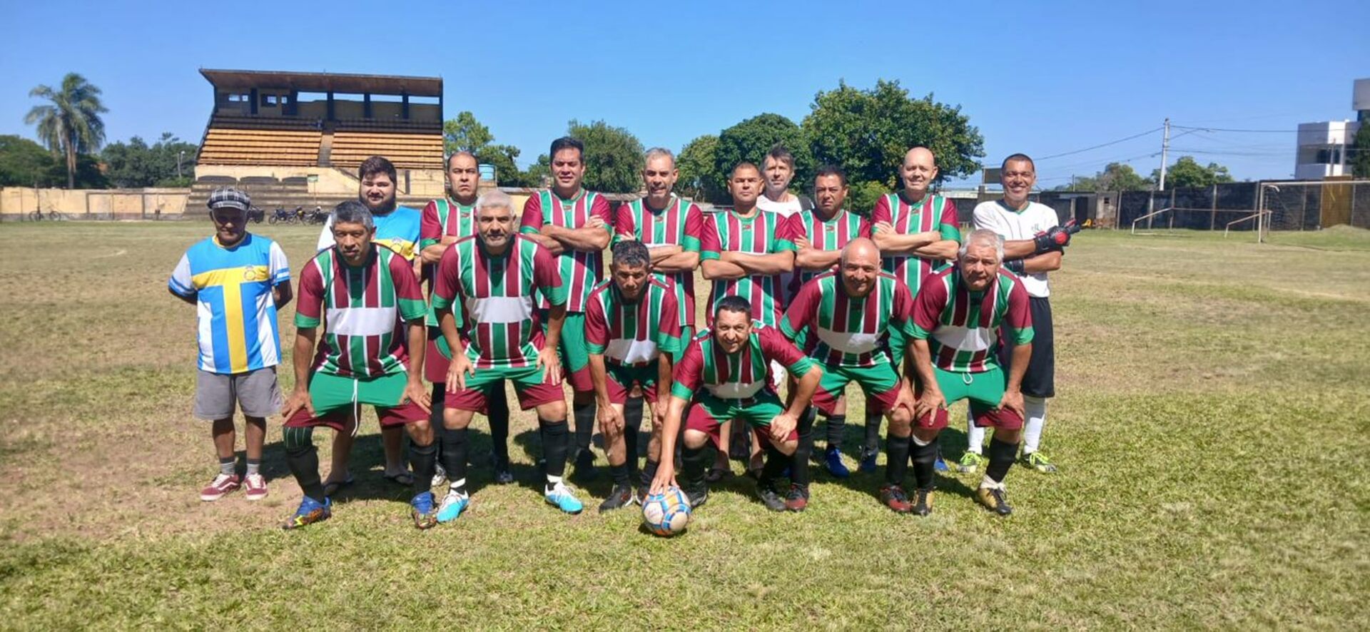 Equipe La Corunha enfrenta o time do Azulão, no domingo, no Estádio Felisberto Fagundes Filho