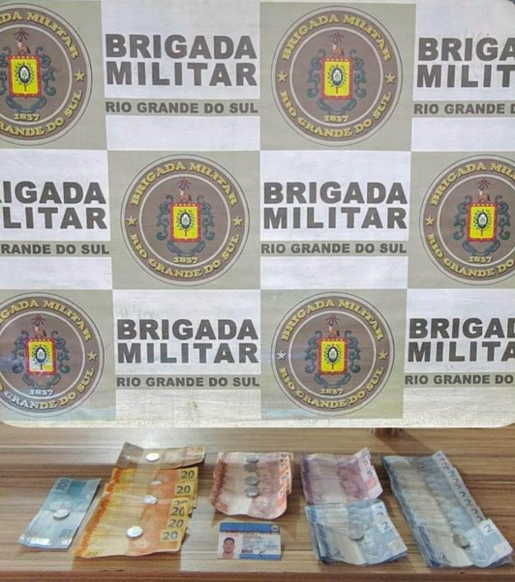 Homem foi detido durante ação de fiscalização em área conhecida pelo tráfico