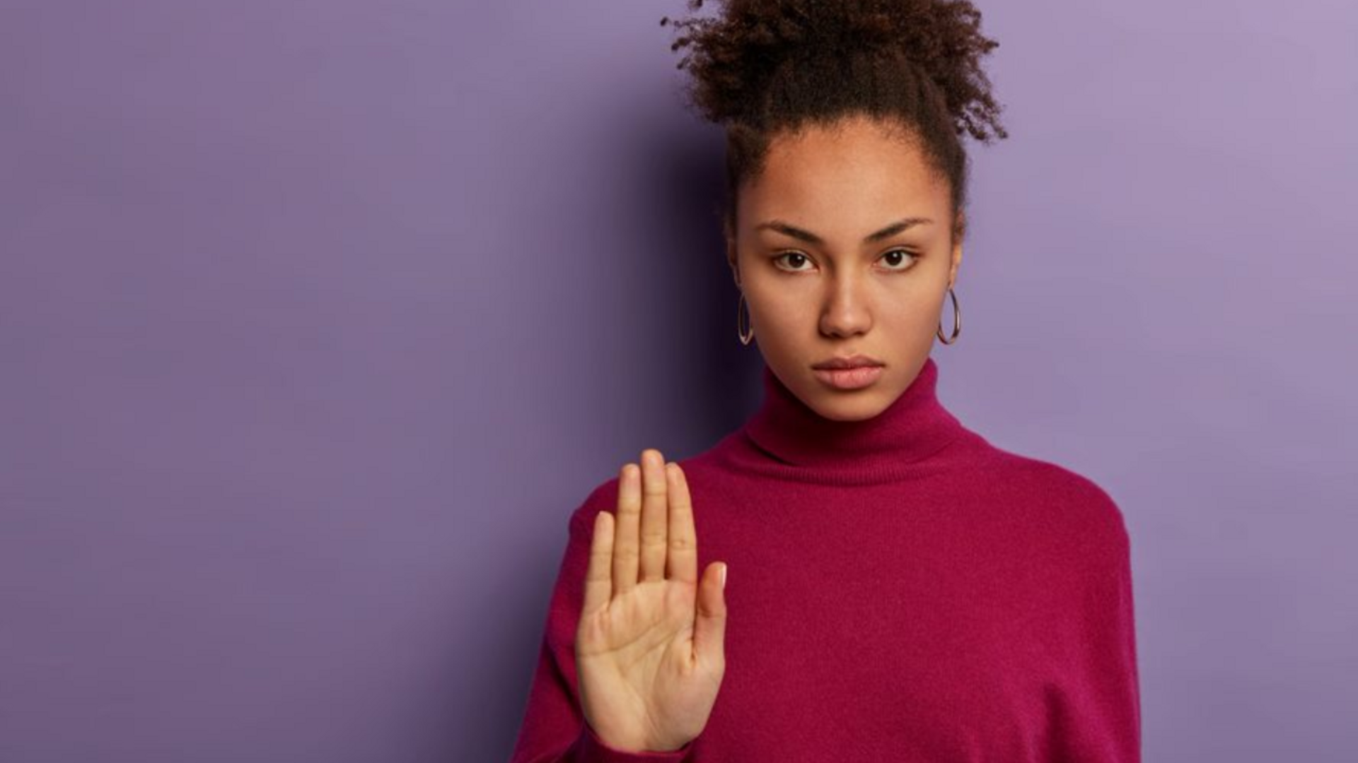 Pesquisa relacionada às denúncias de feminicídio conta com 1.353 mulheres de todo o país.