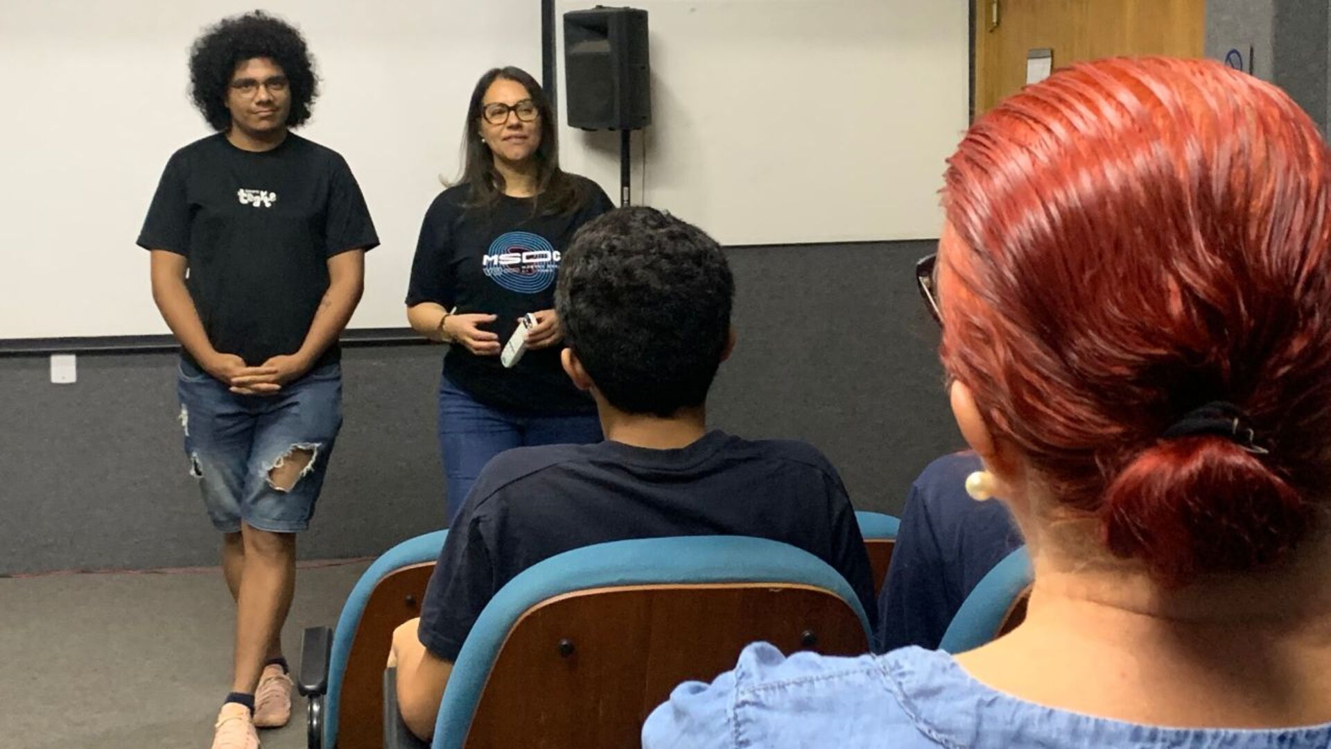 Realizadores e público trocam experiências sobre o cinema independente em Uruguaiana.