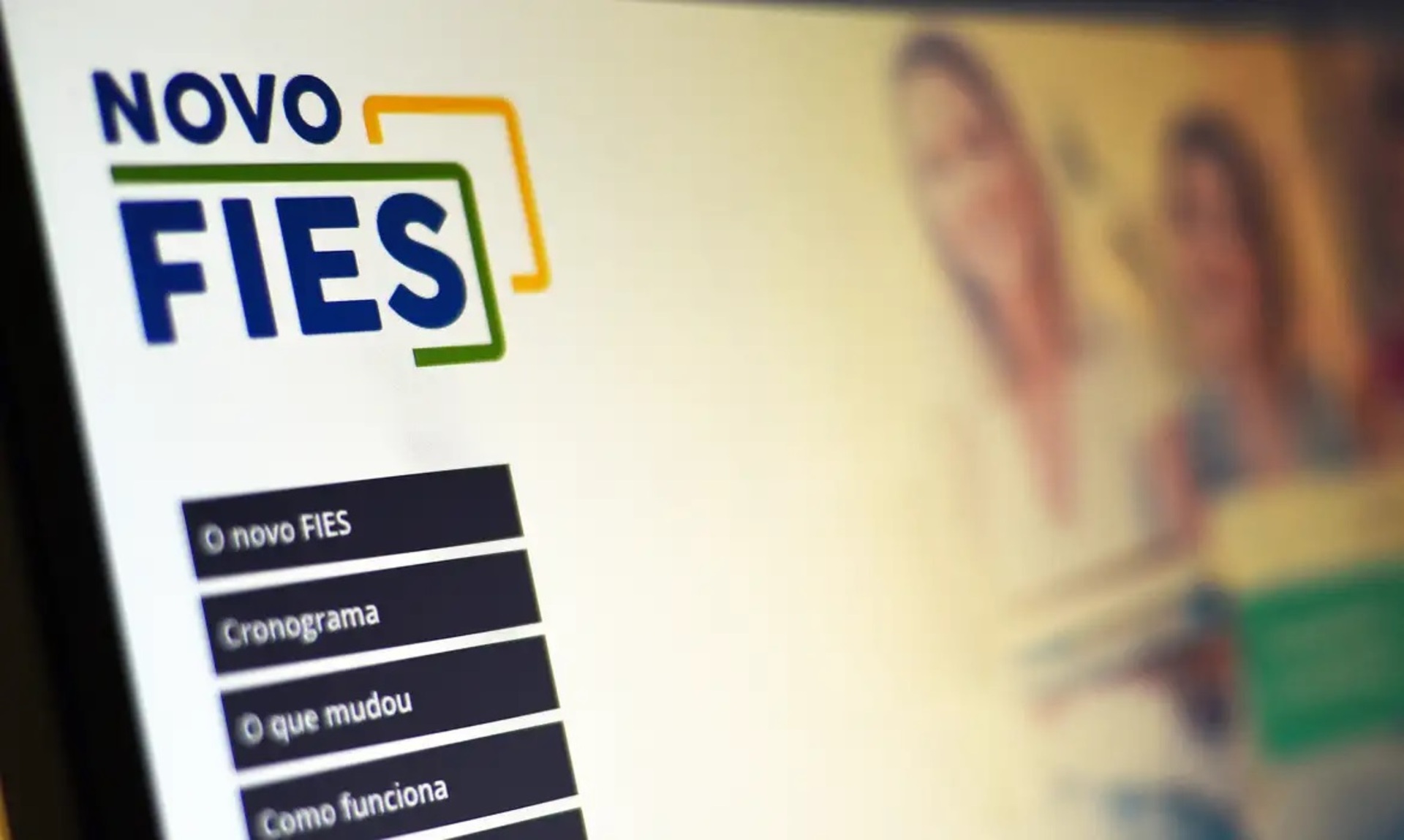 Fies financia cursos superiores não gratuitos
