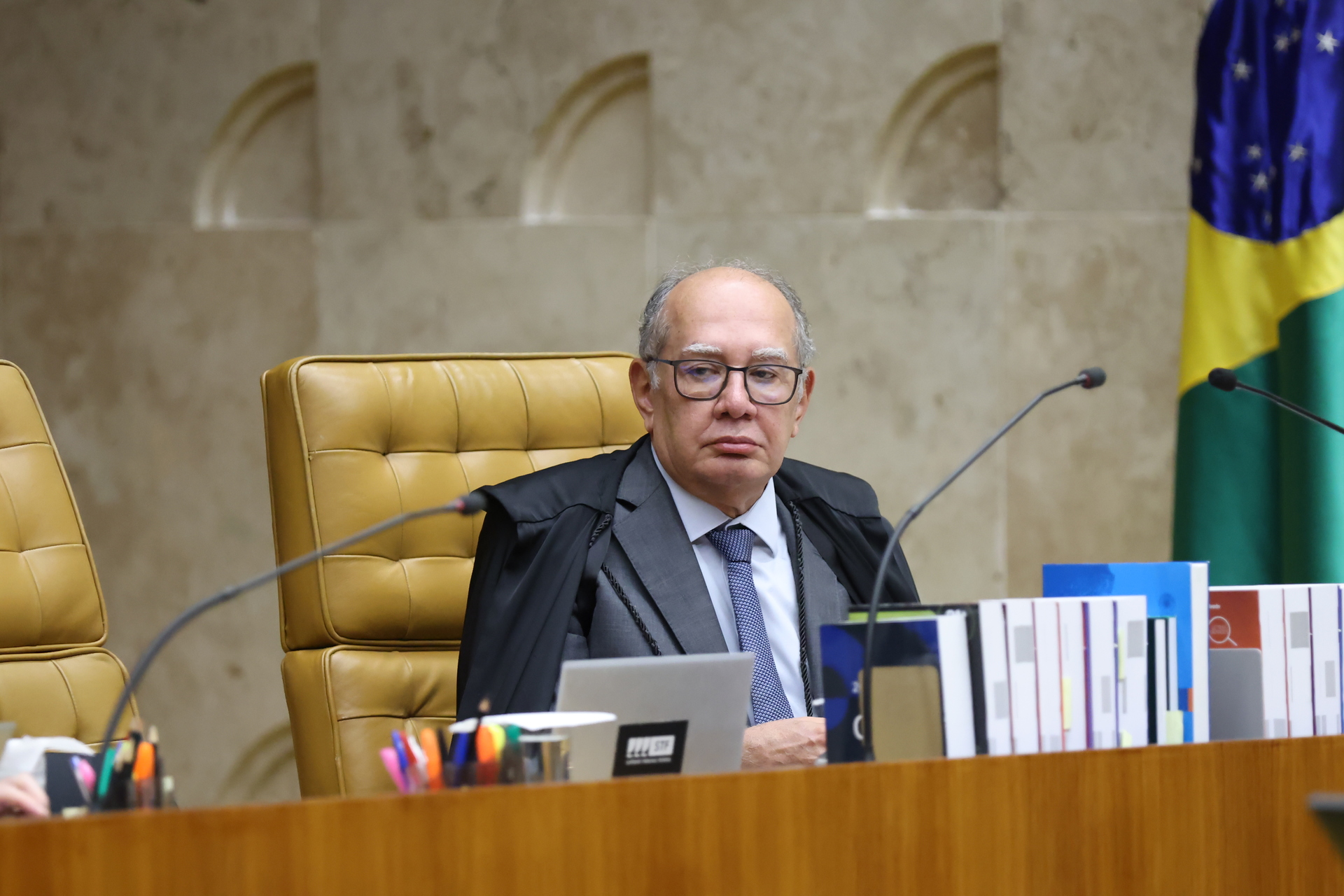 O relator, Gilmar Mendes, e outros seis ministros votaram a favor da ampliação do foro, enquanto quatro votaram contra.