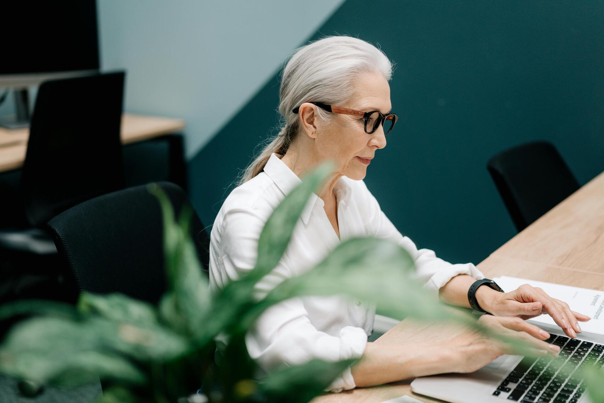 PL que cria Política de Incentivo a Contratação de Mulheres acima de 60 anos de idade será analisado pelas comissões técnicas.