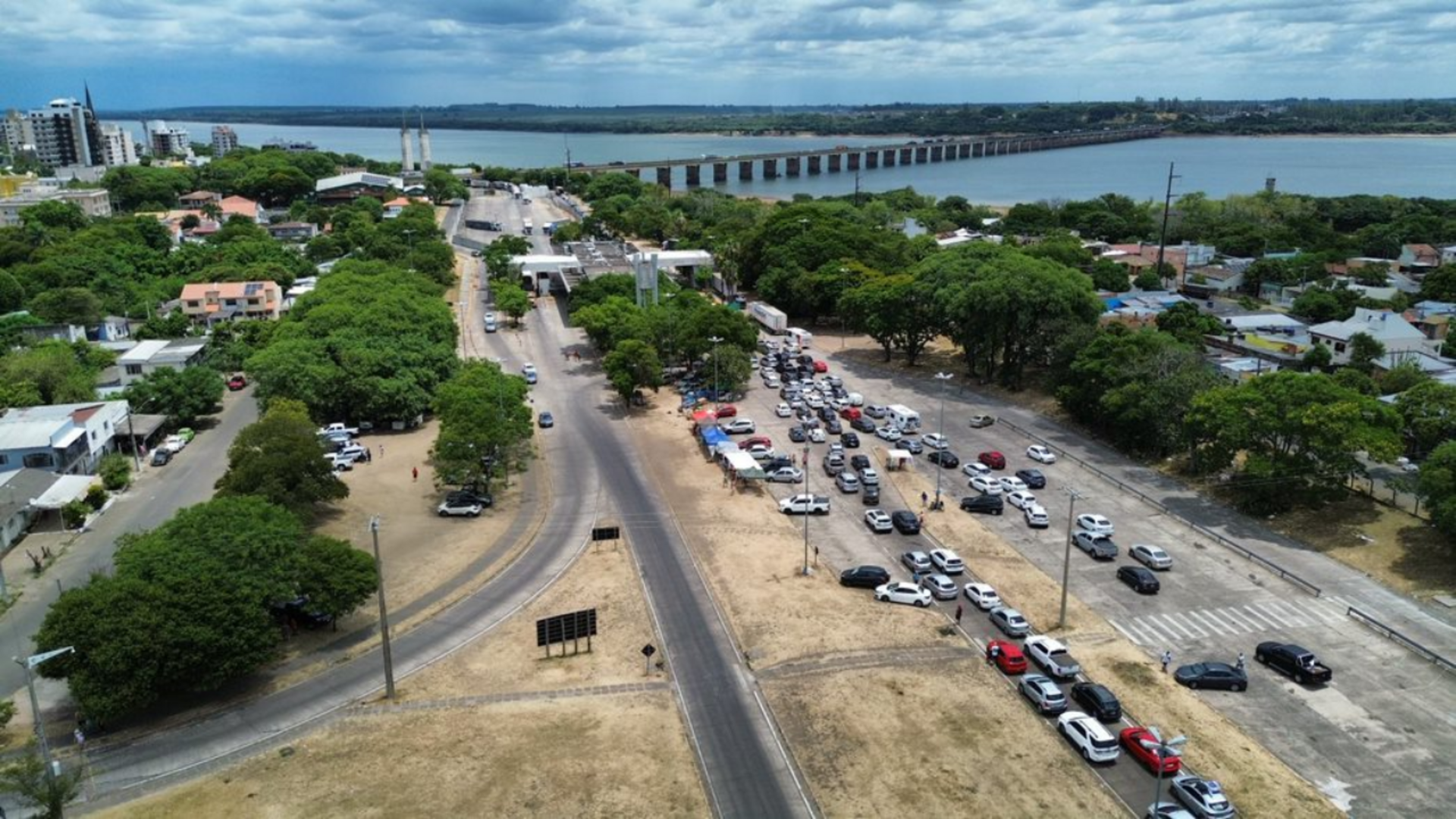 Fluxo de argentinos na Ponte é superior aos de brasileiros.