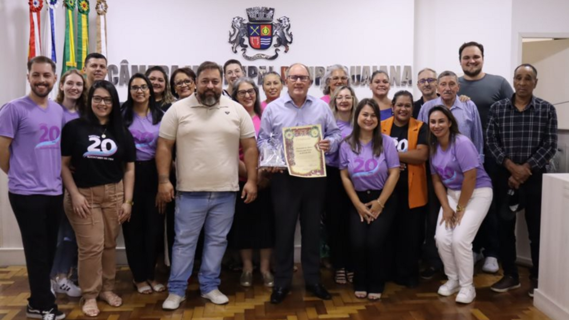 Durante a solenidade, foi entregue um certificado de reconhecimento pelos serviços relevantes prestados pela instituição