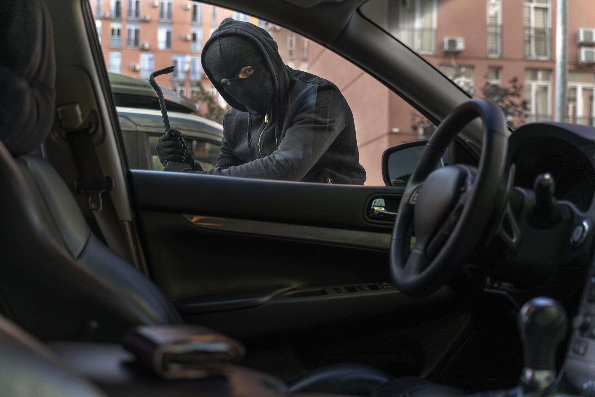 Crime no Plano Alto: Polícia apura roubo de veículo e celular.