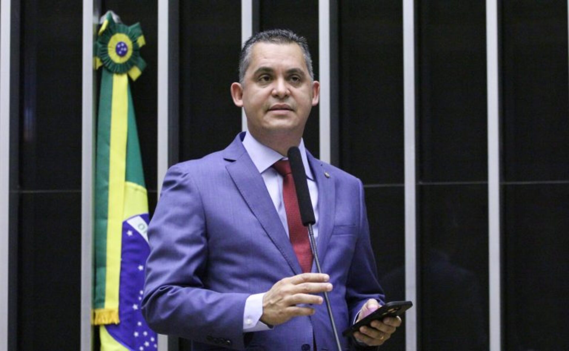 Proposta busca agilizar a recondução de presos que descumprirem as regras da saída temporária.