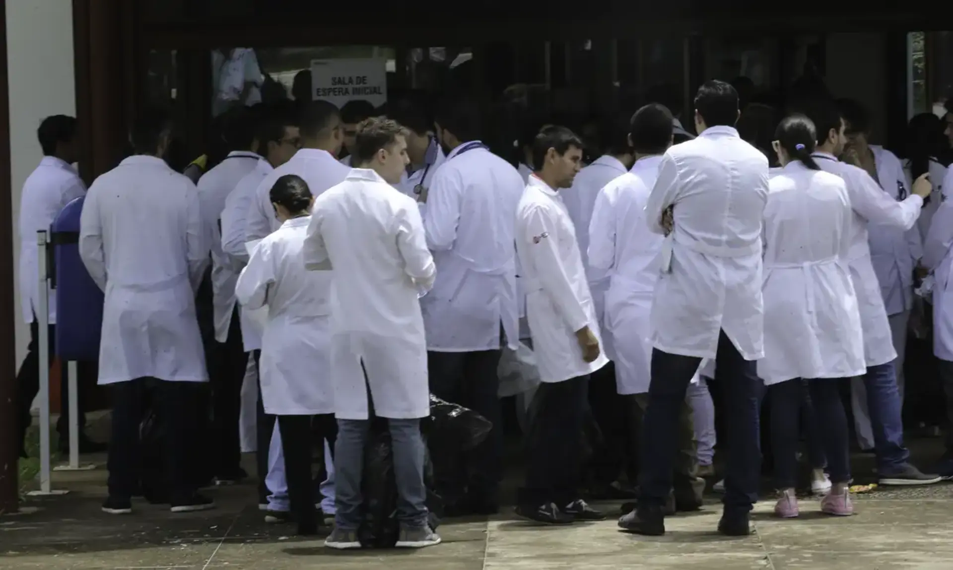 A lista das universidades participantes está disponível no Sistema Revalida.