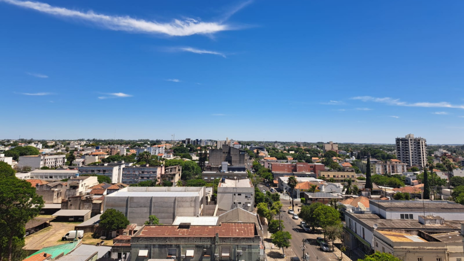 Não há expectativa de chuvas, tornando-se um período estável para atividades ao ar livre.