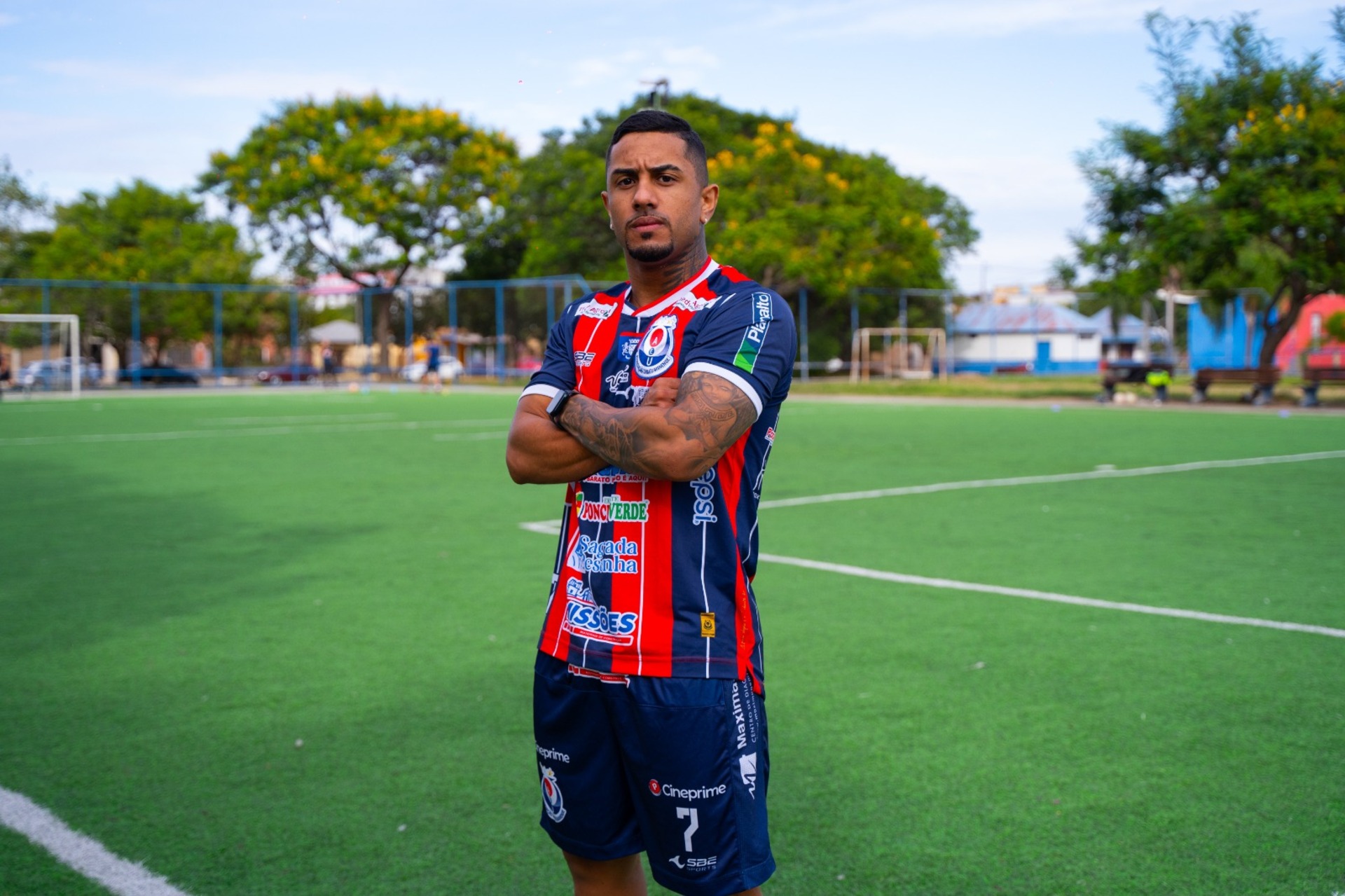 Alex volta a atuar após uma recuperação de lesão, sendo uma novidade importante para a equipe e demonstrando grande motivação para contribuir no jogo.