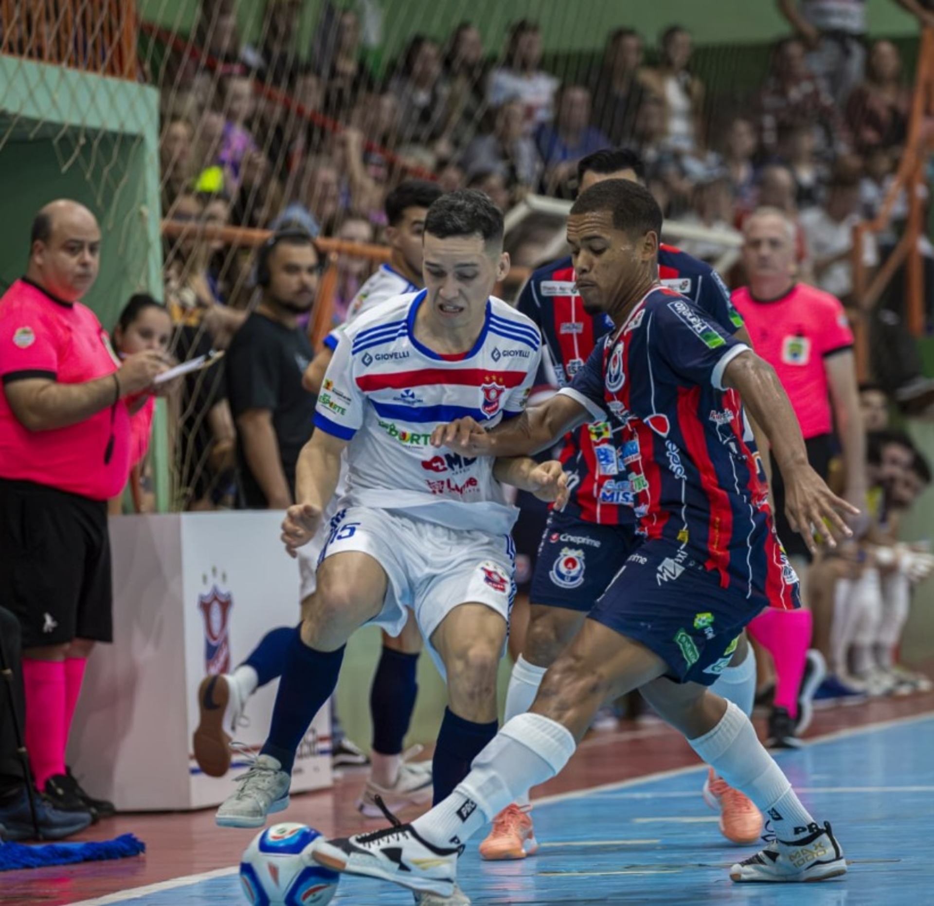 Goleiro Deivd se destaca na estreia da Uruguaianense na Taça Farroupilha. Com duas defesas importantes e dois gols marcados, foi peça-chave na vitória por 5 a 0 sobre a AGLS, fora de casa.