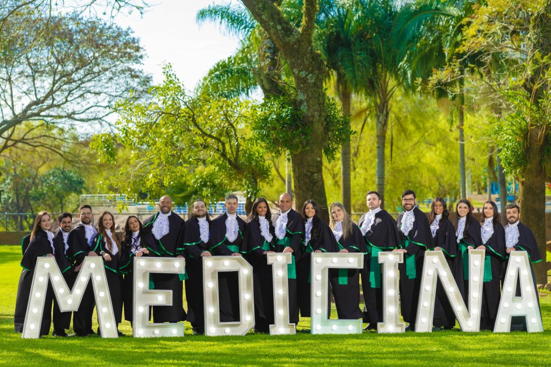 Unipampa encerra semana de colações com solenidade externa de Medicina