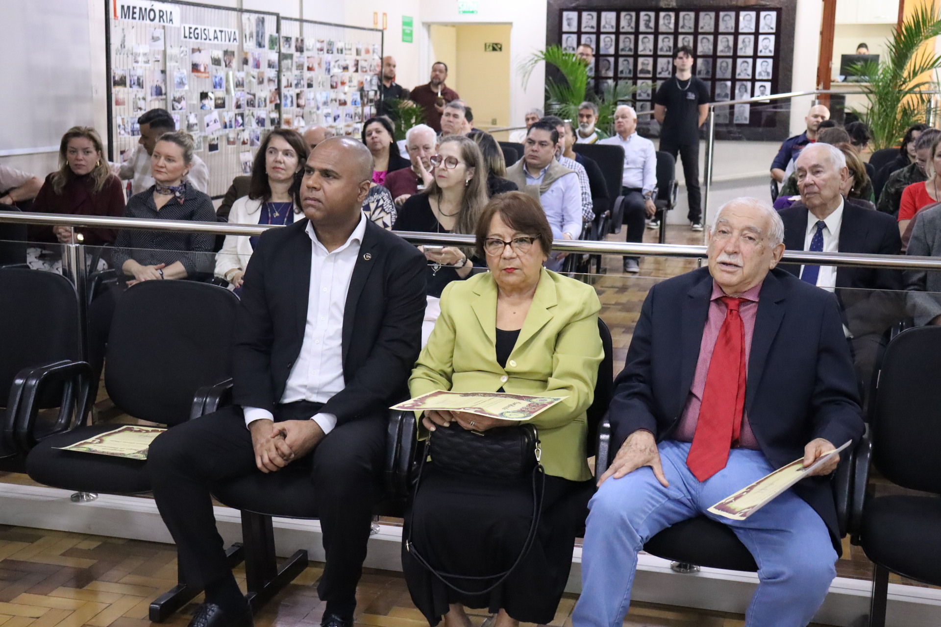 Cerimônia também serviu para homenagear figuras marcantes da história política e institucional da cidade.