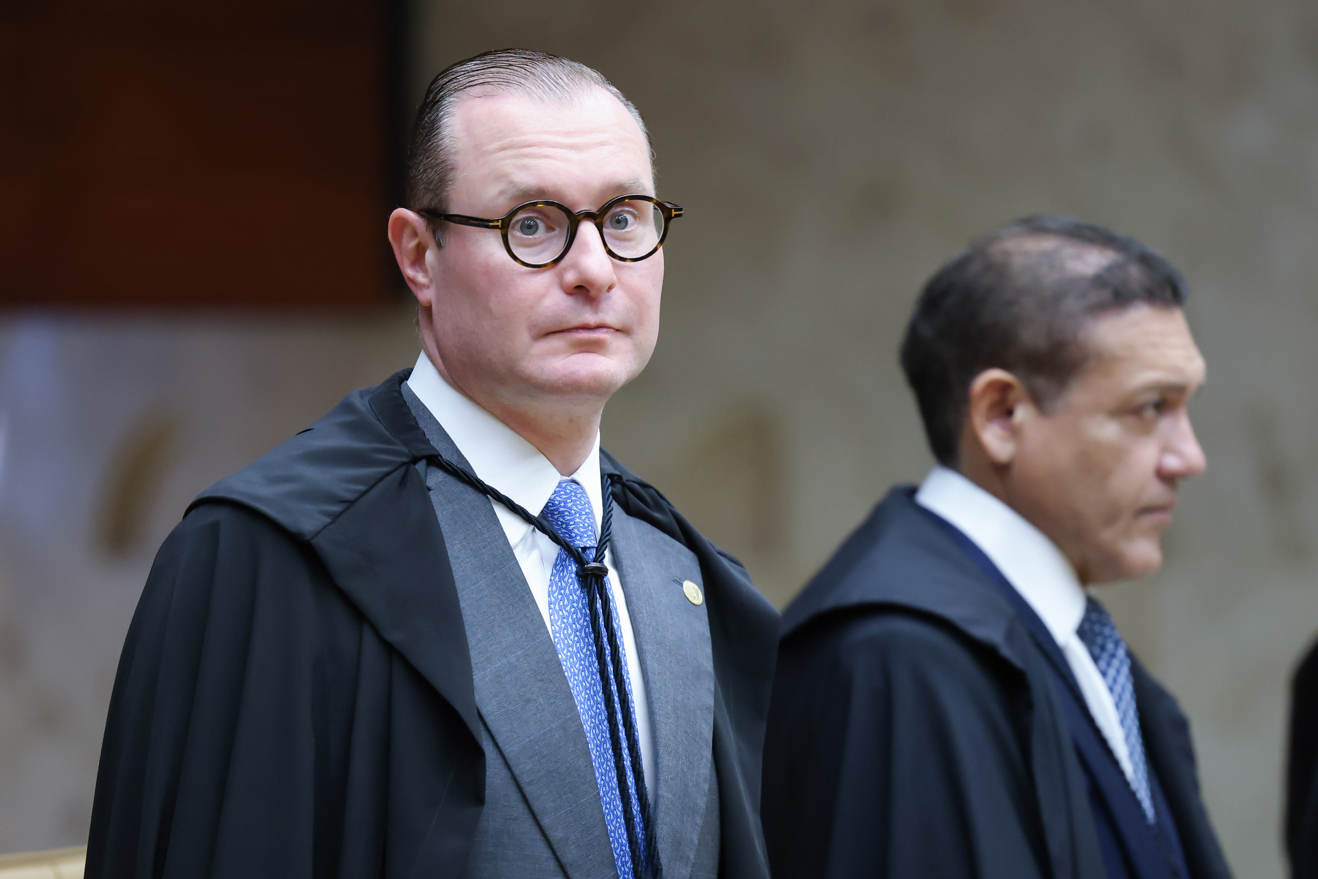OAB argumenta que celulares são ferramentas essenciais ao exercício da advocacia, permitindo o acesso aos acervos eletrônicos utilizados pelos profissionais