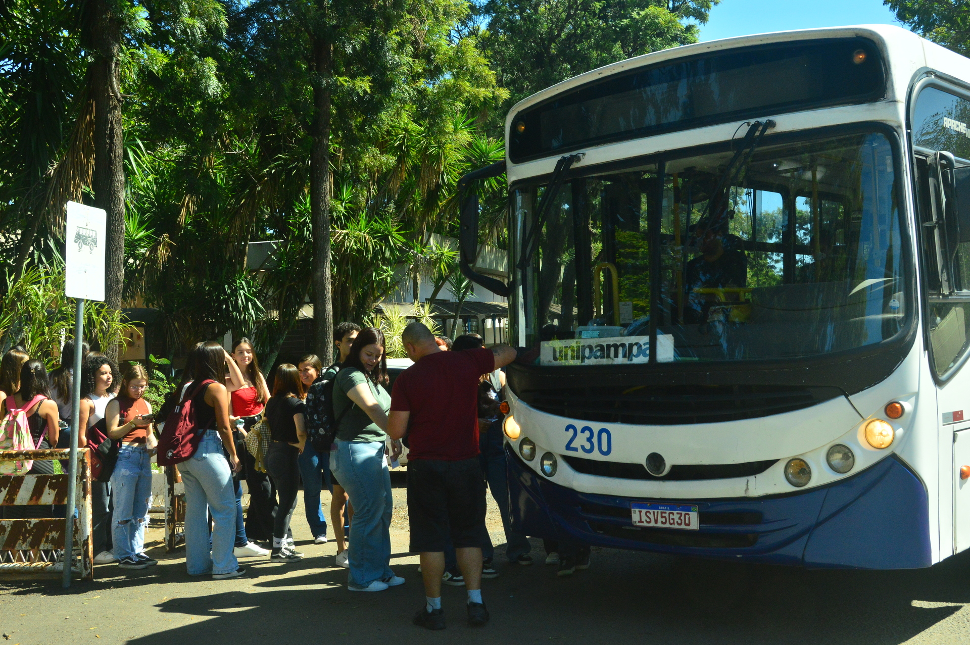 As reclamações dos estudantes são referentes ao atraso dos ônibus, manutenção e falta de horários
