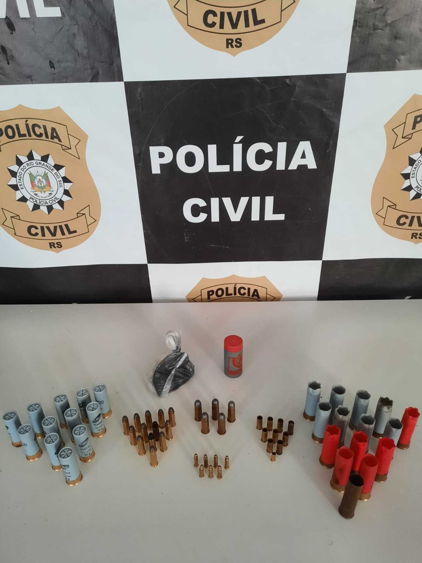 Titular da 2ª Decrab prende homem em flagrante por furto de animais.