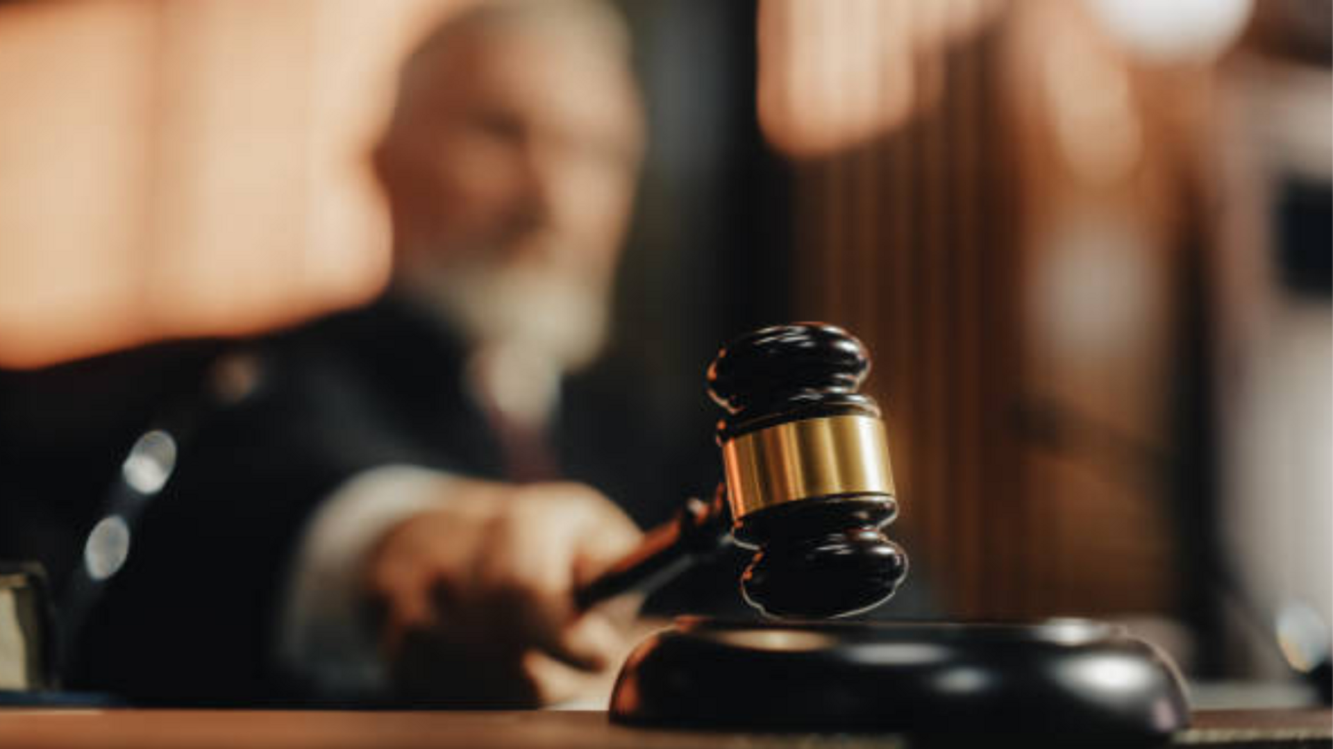 O magistrado pode indeferir provas que violem a dignidade da vítima, na forma do artigo 474-A do Código de Processo Penal.