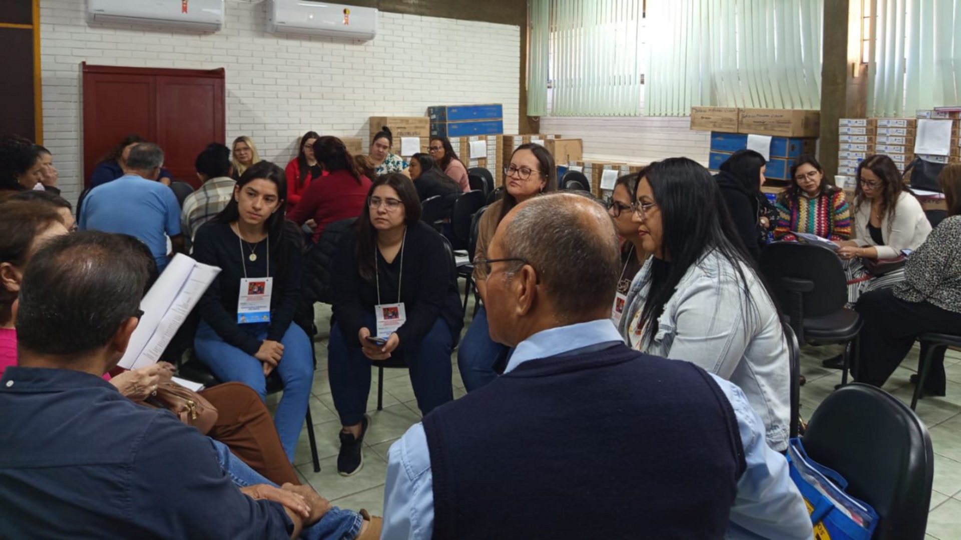 Durante a formação, foram abordados temas fundamentais como os conceitos de Educação Inclusiva e Educação Especial, o público-alvo da educação especial, registros no Sistema de Gestão da Rede Estadual de Ensino do Rio Grande do Sul (ISE)