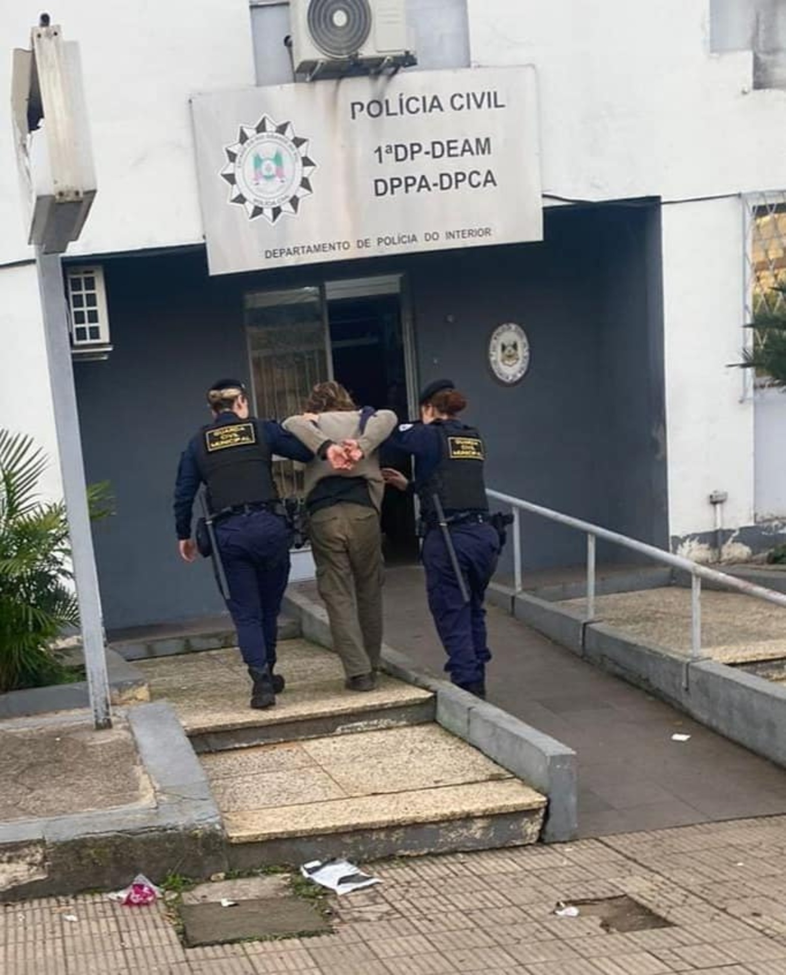 Após atacar um idoso, homem invadiu residências e foi flagrado fazendo gestos obscenos na zona rural
