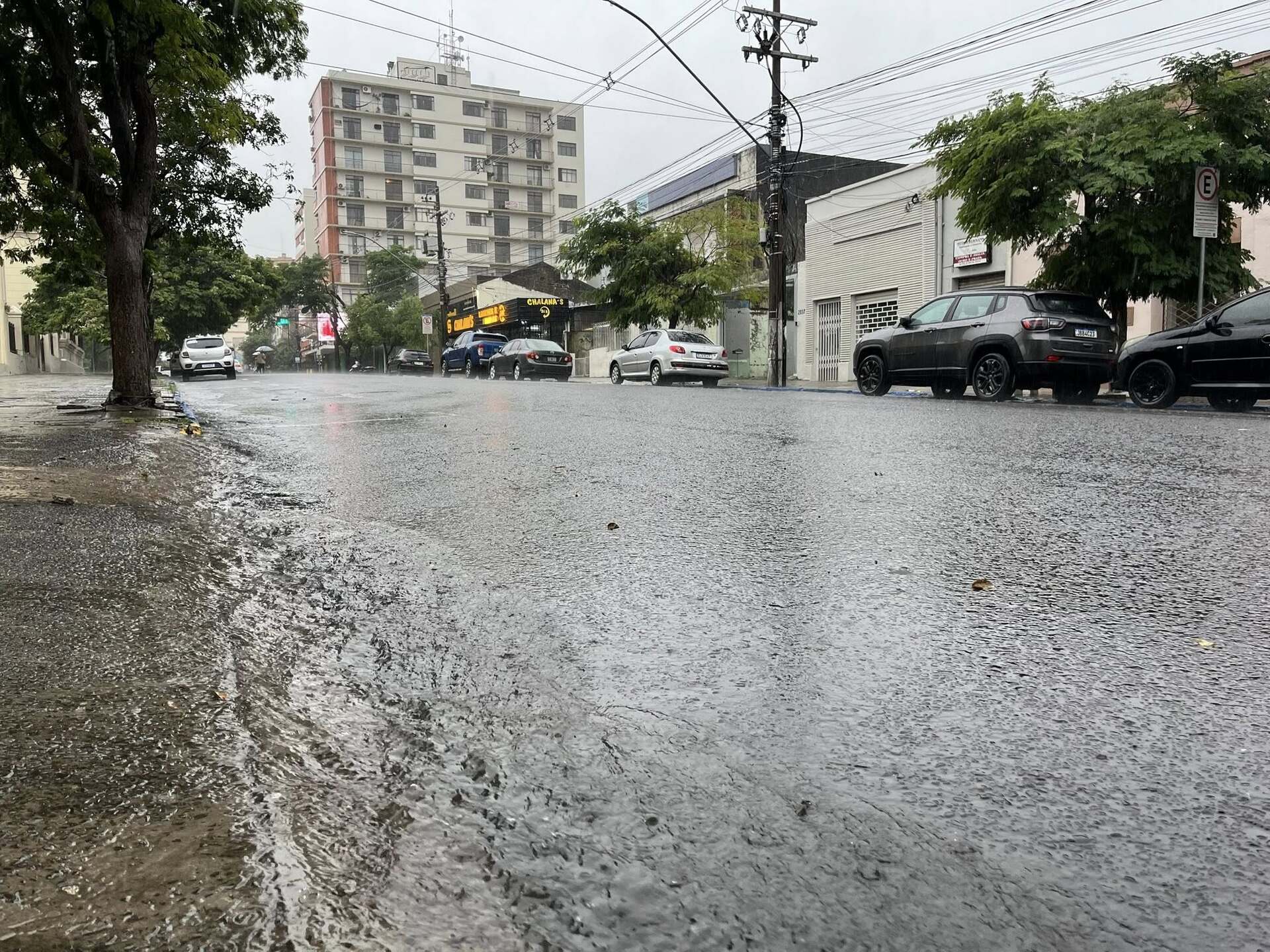 Secretaria de Infraestrutura confirma 170mm de chuva no município, com alagamentos controlados