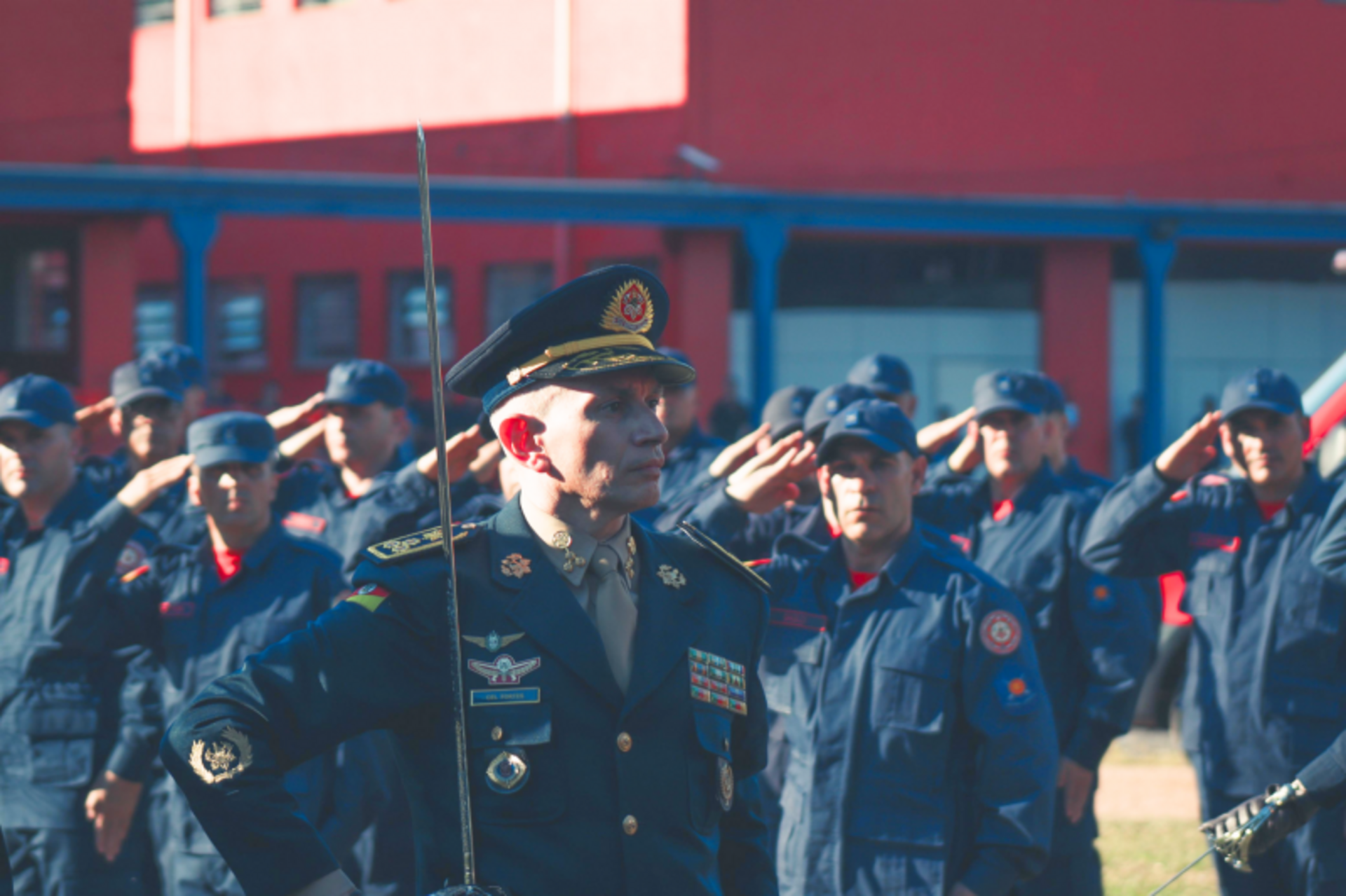 Coronel Fortes tem formação em resgate, combate a incêndios e gestão em segurança.