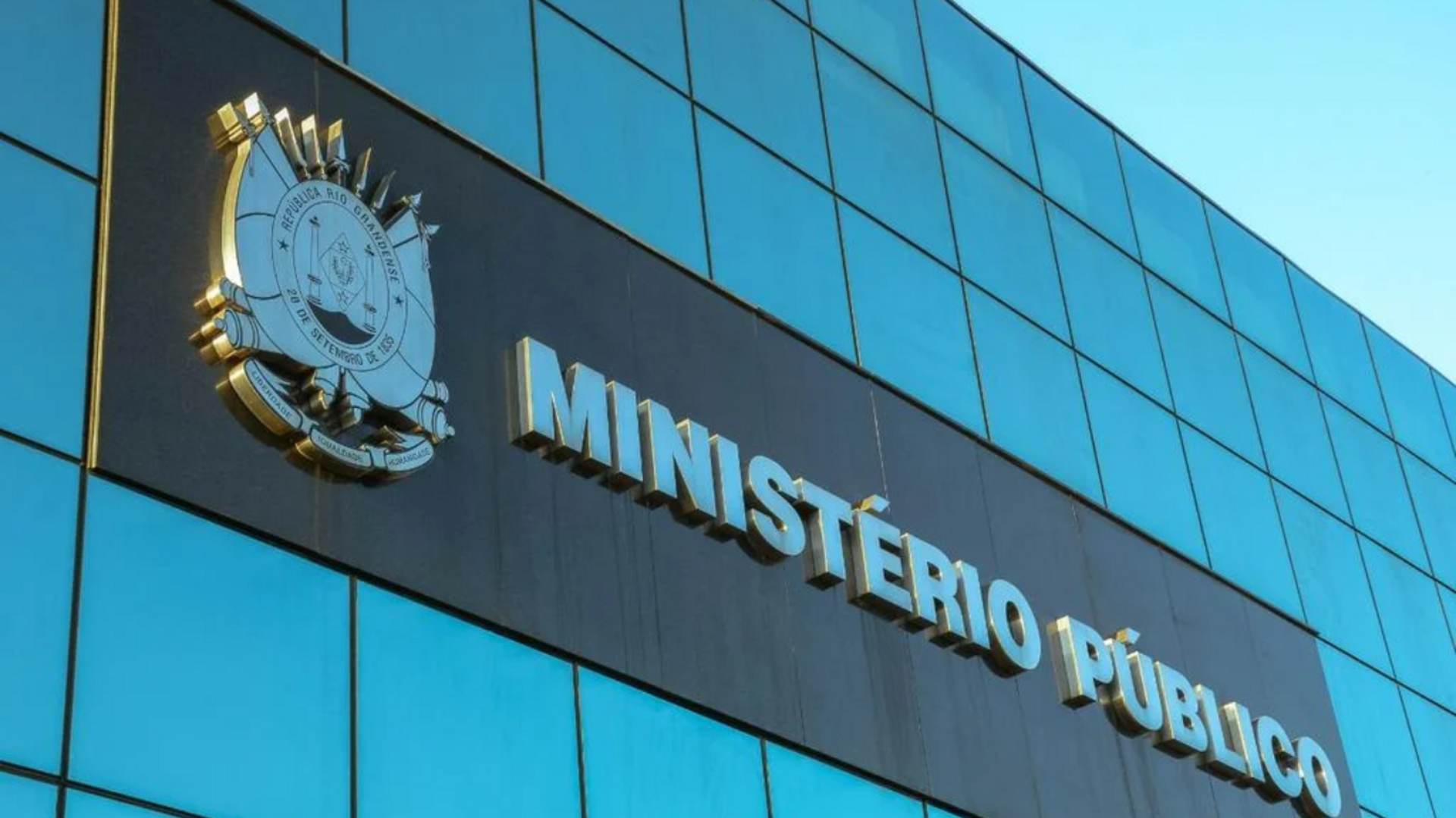 O edital contempla salários de até 9 mil reais.