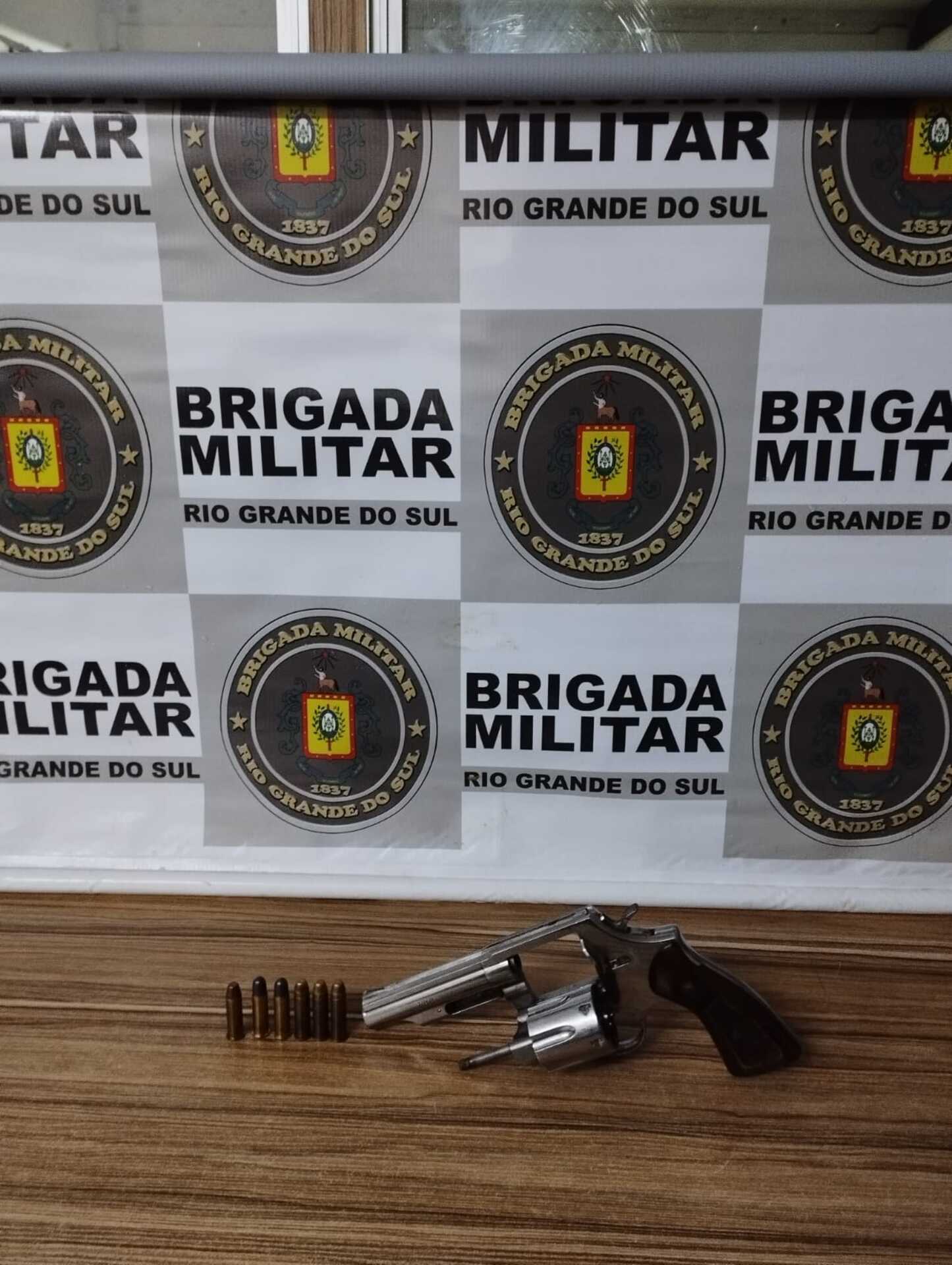 Durante operação, homem com antecedentes é flagrado armado.