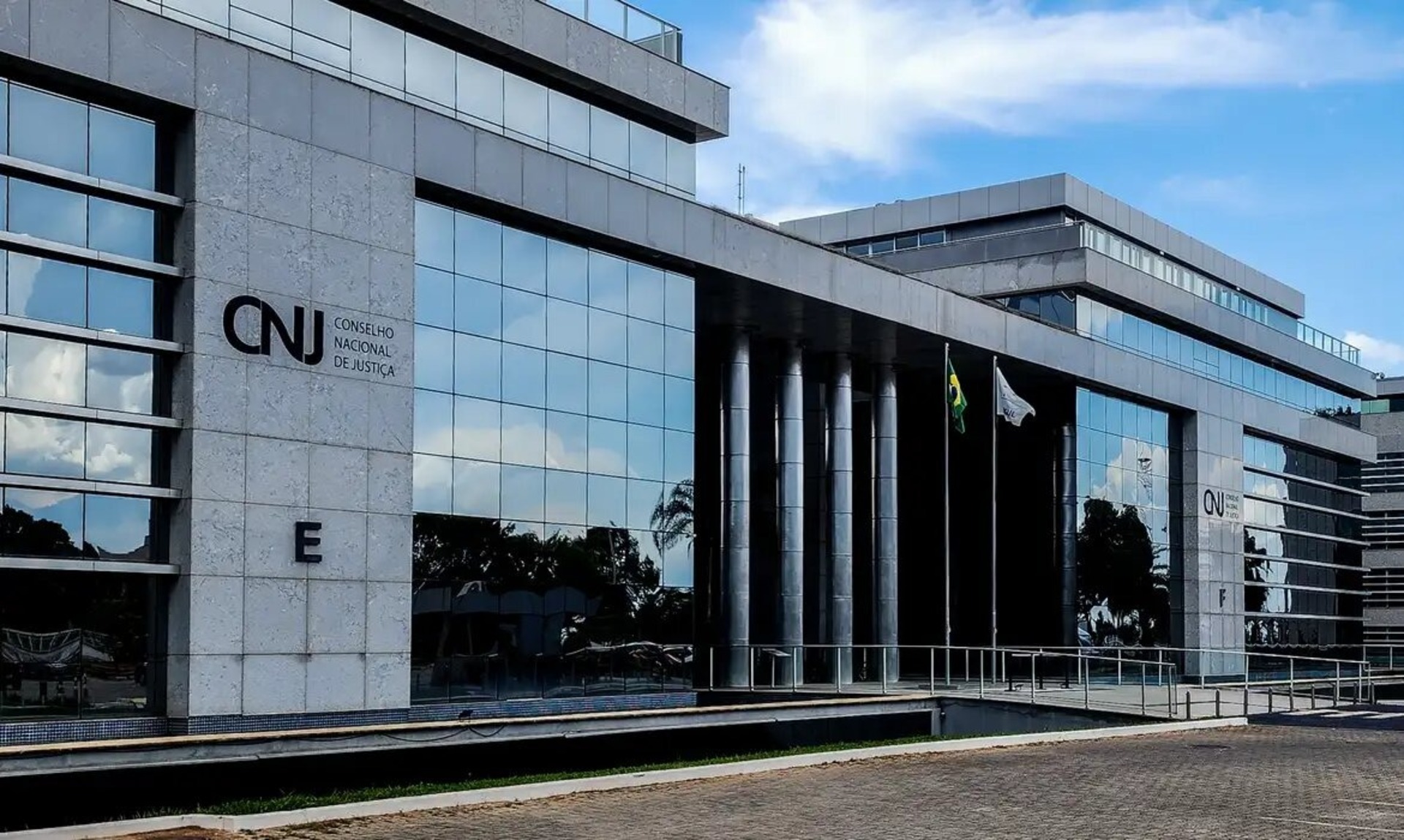 Decisão unânime impede que tribunais autorizem valores retroativos sem decisão judicial definitiva.