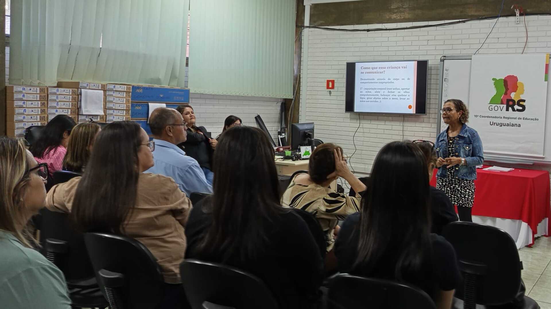 A formação será ministrada pela neuropsicopedagoga e professora da rede estadual Letícia Lopes Santana.