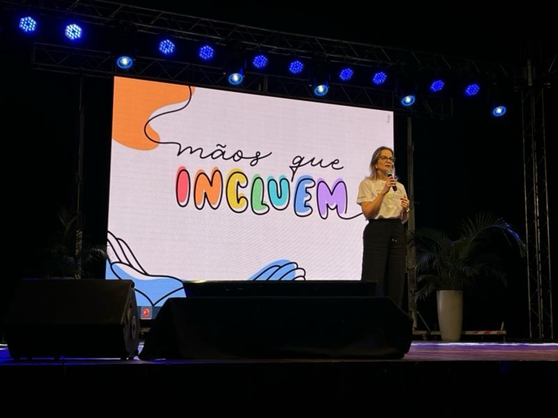 Palestra com referência nacional em TEA marca evento no Teatro Rosalina.