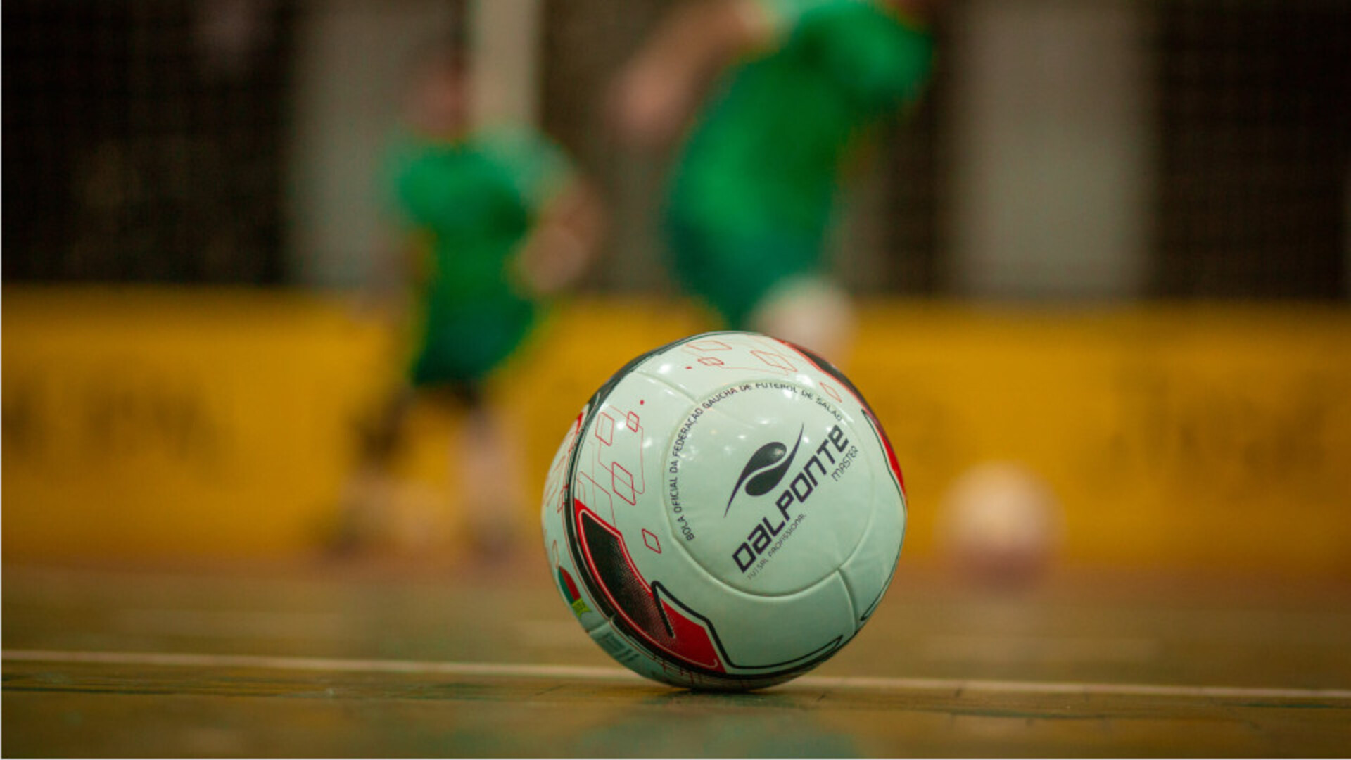 Equipes classificadas para as semifinais da COPA RS Feminina 2025 demonstram força e técnica em busca do título estadual.