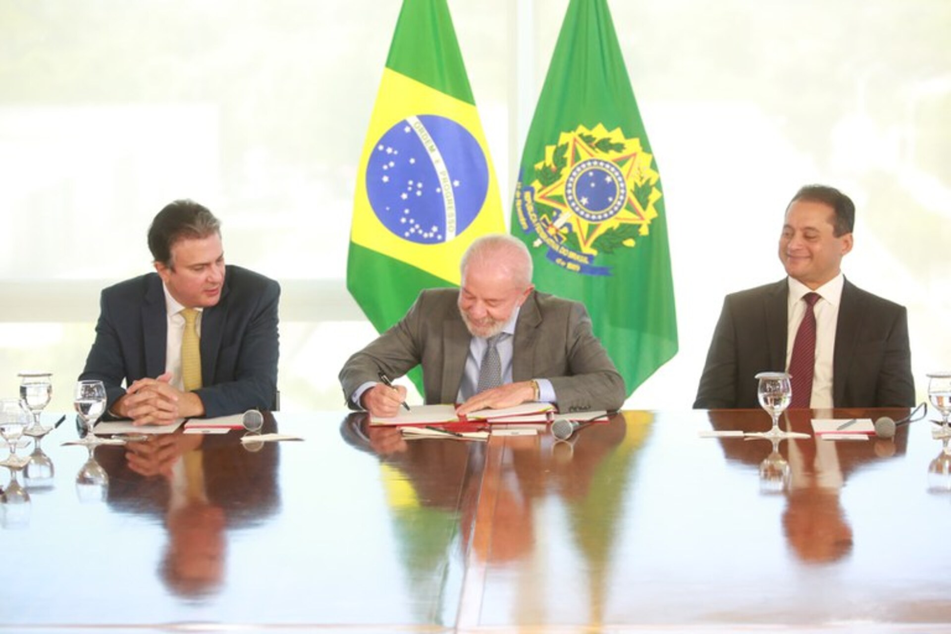 Medicina, direito, enfermagem e outros só poderão ser presenciais.