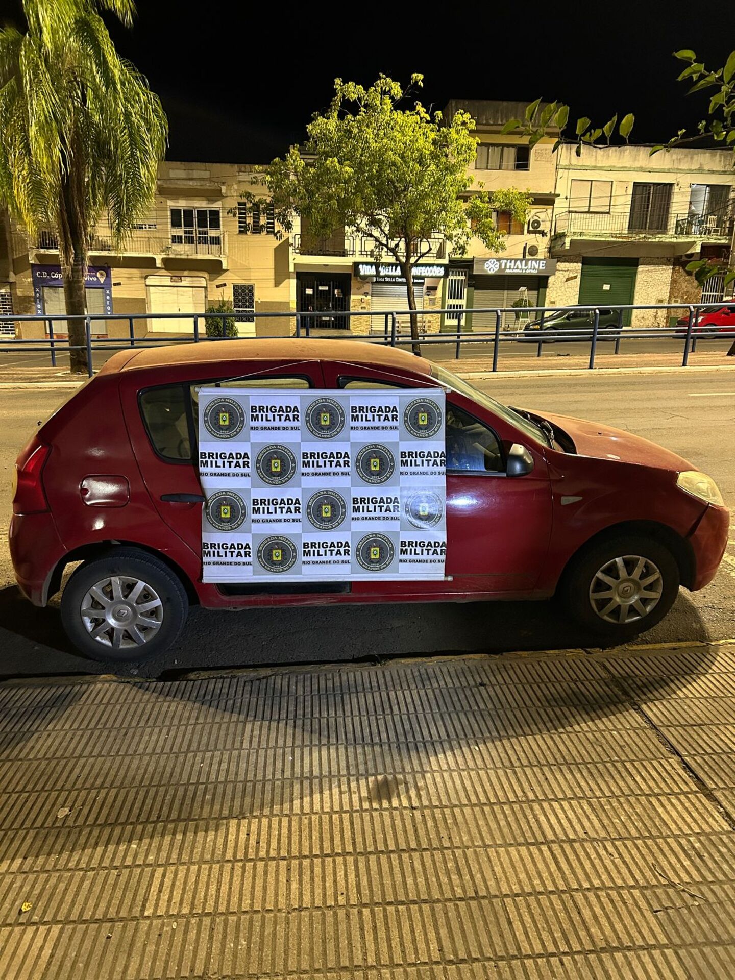 Choque apreende drogas, dinheiro e veículo no bairro Cabo Luís Quevedo.