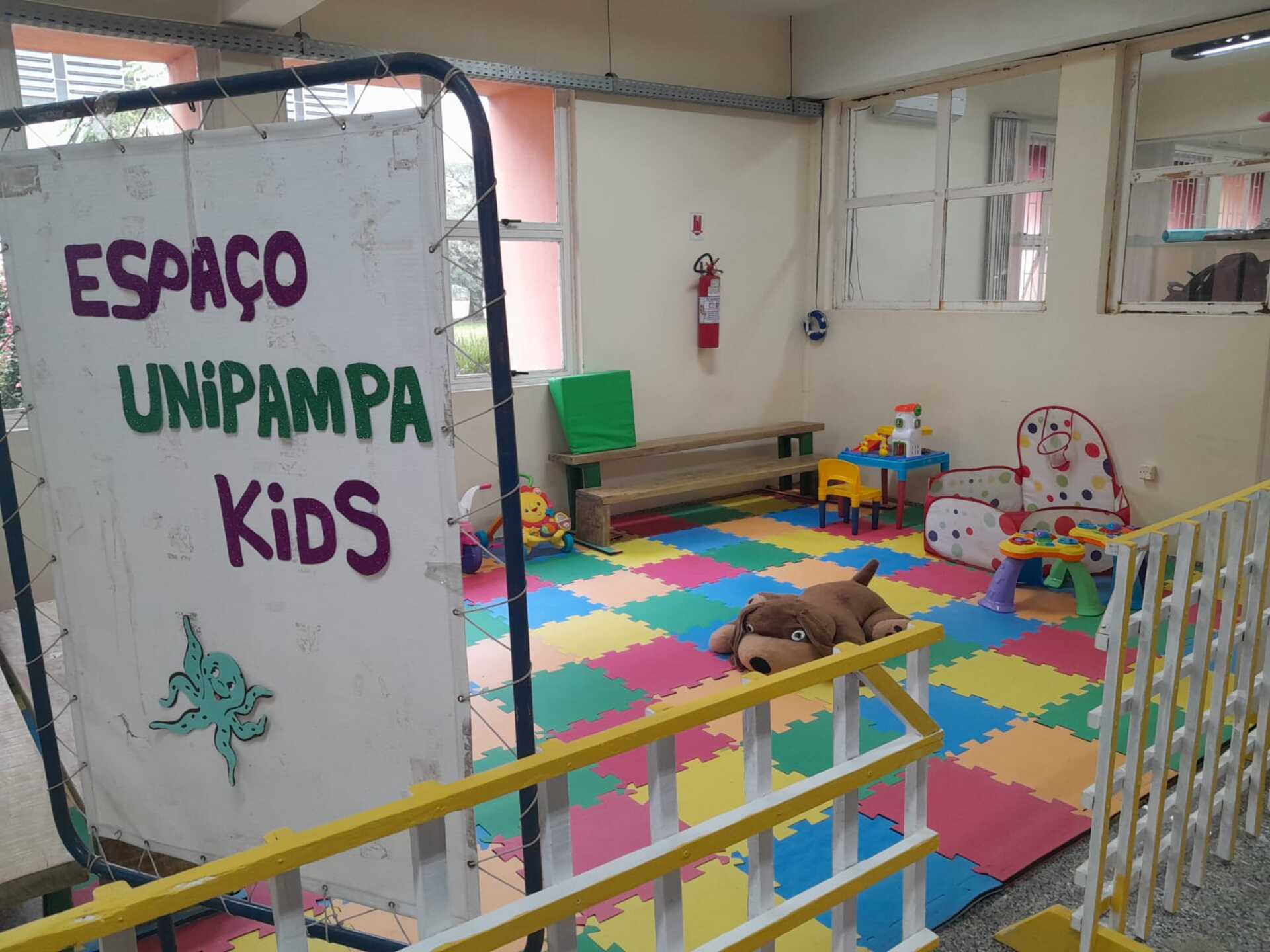 Por conta da demanda, é preciso agendar o uso da sala, para garantir que a equipe responsável estará disponível garantindo a segurança das crianças