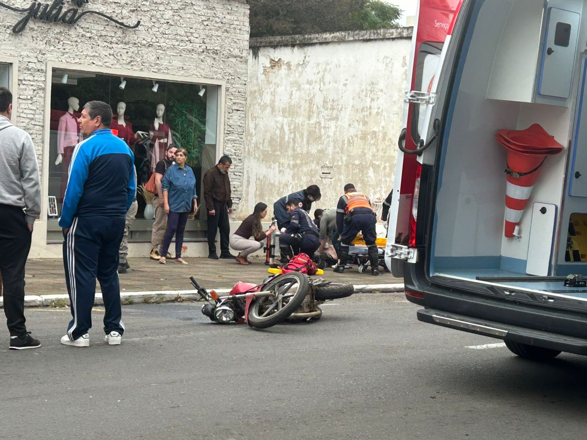 Acidente ocorreu às 14h15min deste domingo
