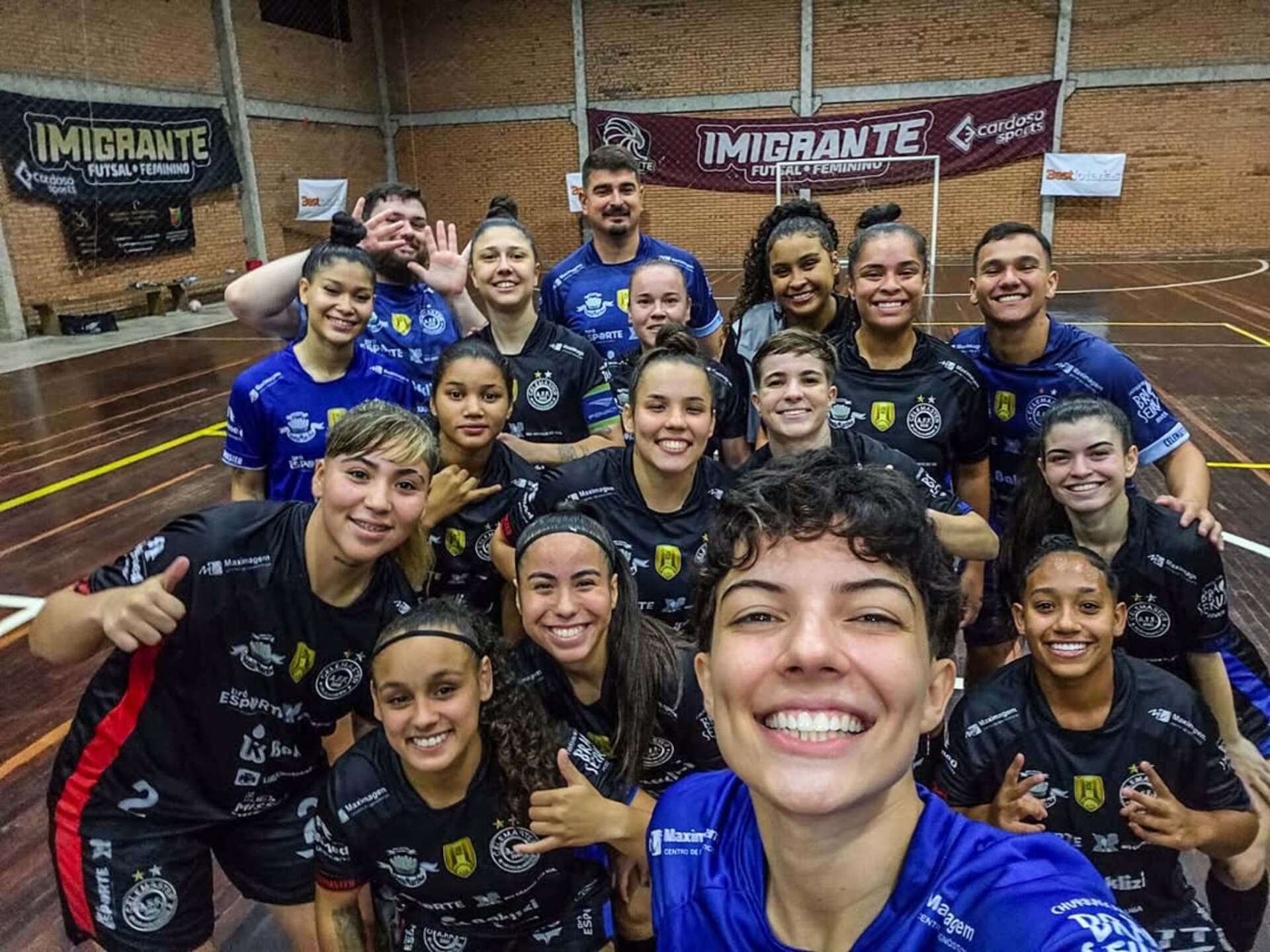 Jogadoras da Celemaster comemoram vitória em Getúlio Vargas após confronto decisivo pela semifinal da Copa RS.