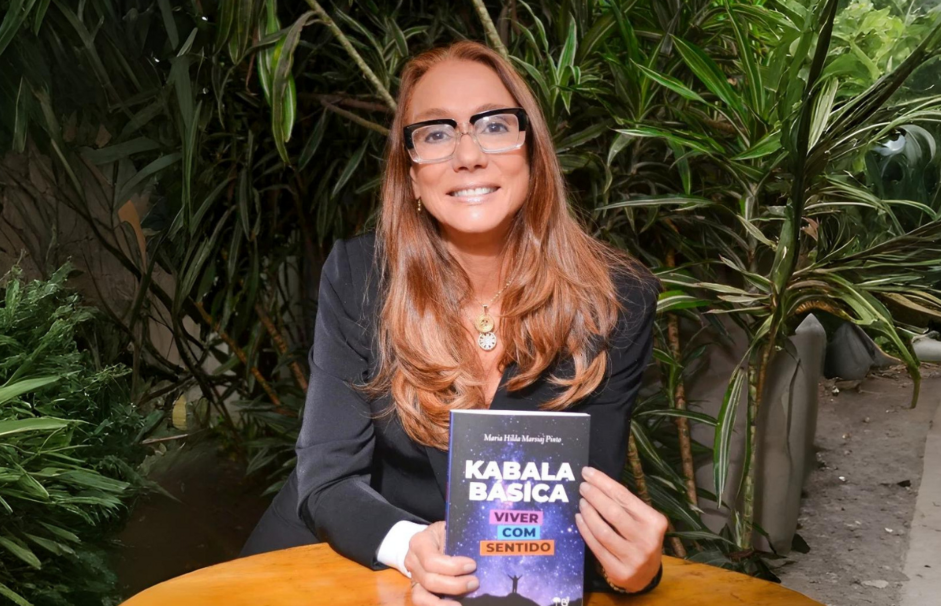 A obra apresenta a Kabala de forma introdutória e acessível, unindo teoria, prática e reflexão pessoal.