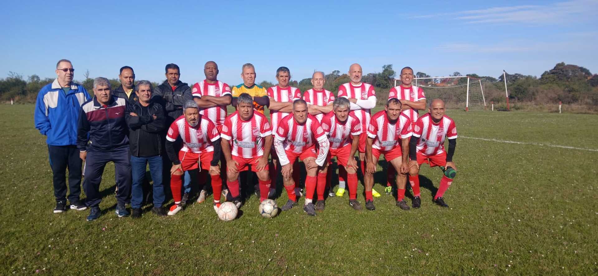 Rodadas inaugurais movimentam veteranos e mostram a força do futebol amador em Uruguaiana.