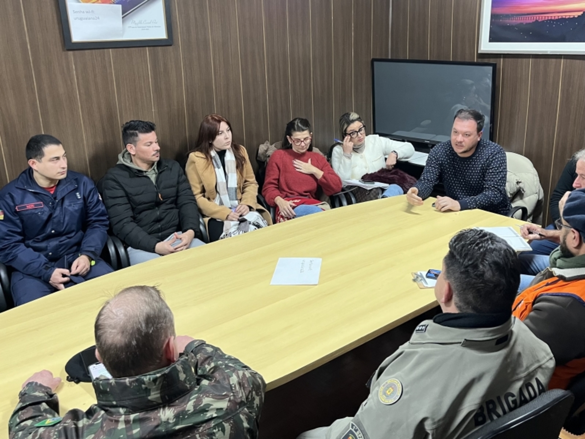 Prefeitura reativa Centro de Operações Integradas para coordenar ações emergenciais contra a cheia do Rio Uruguai. Objetivo é agilizar o apoio a famílias atingidas com serviços de saúde, alimentação e transporte.