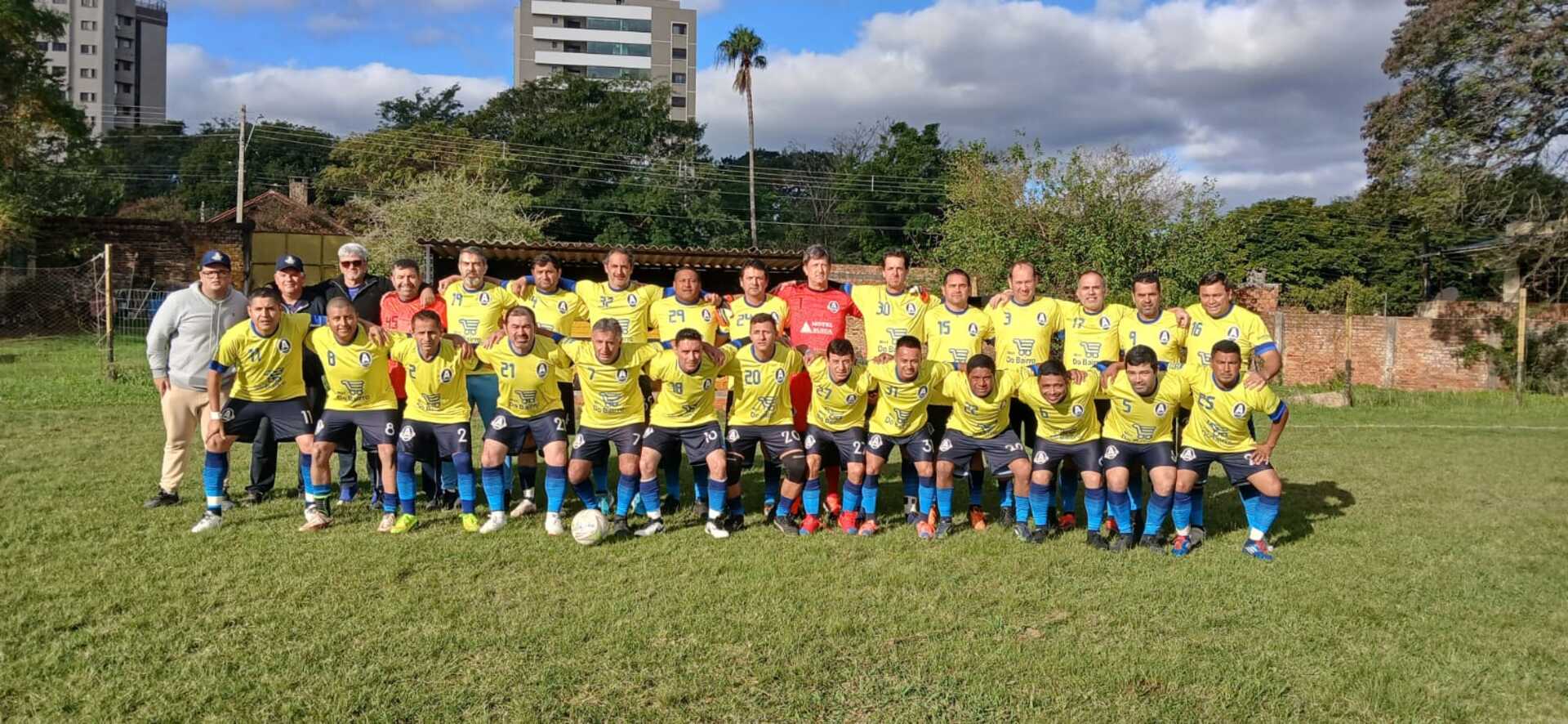 Atletas em ação durante a rodada do torneio, realizada no estádio Felisberto Fagundes Filho