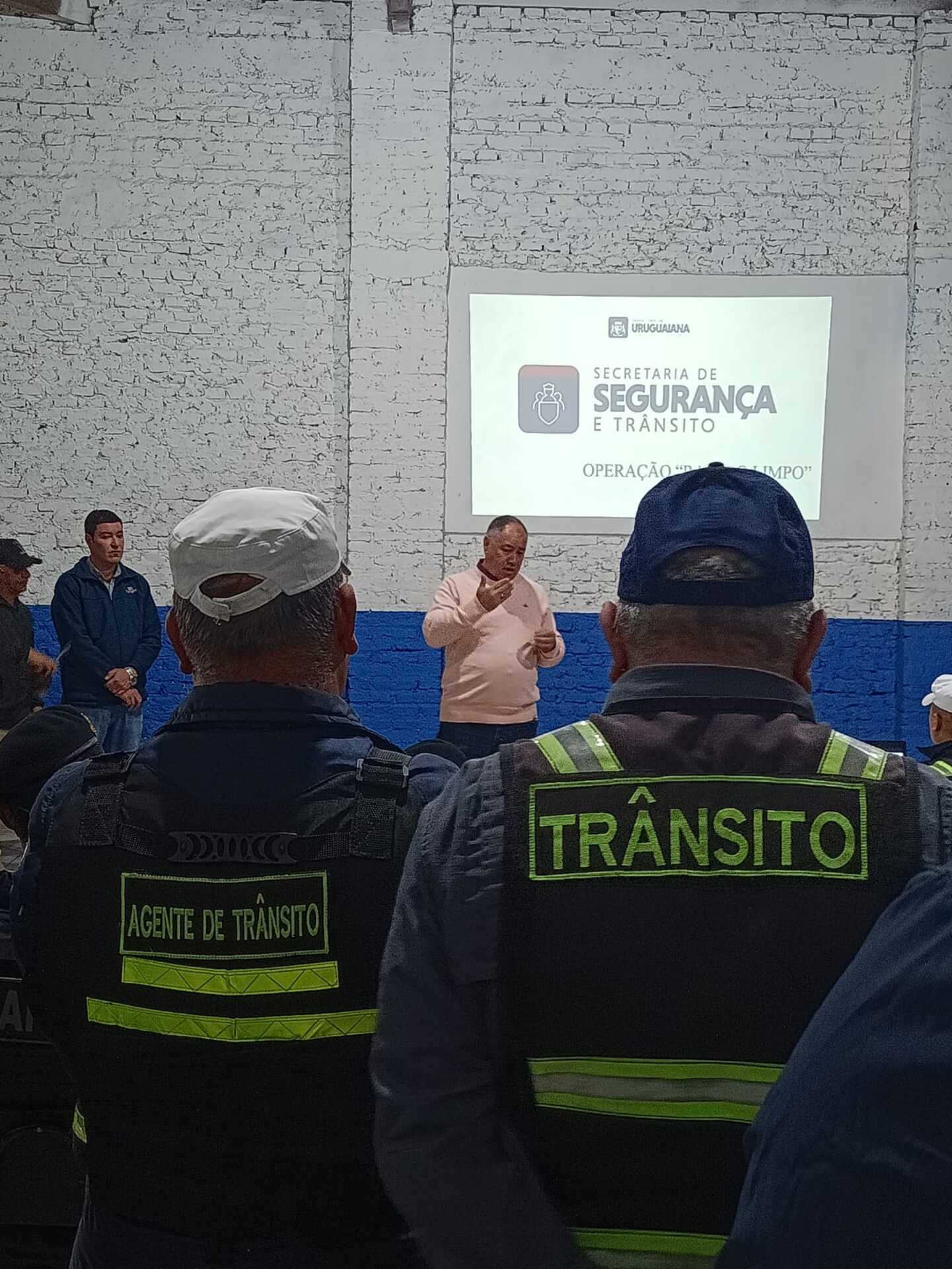 Ação conjunta da Sestra, Semude e agentes de endemias.
